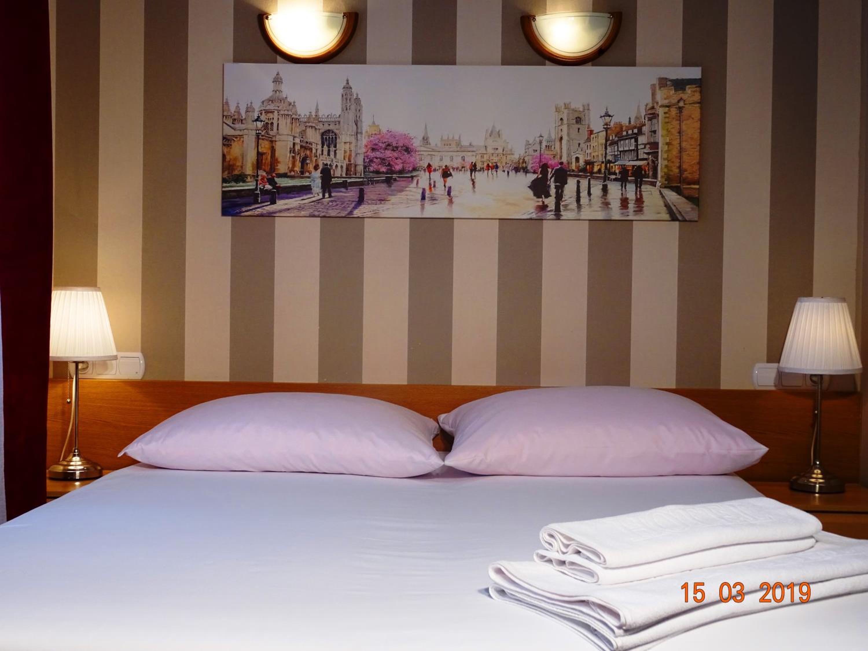 Double Room with Private Bathroom photo 1