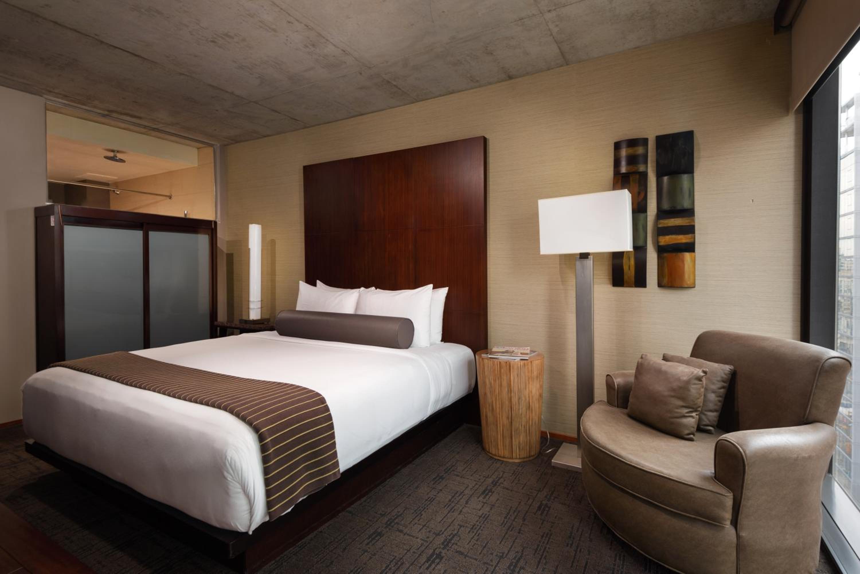 Deluxe Room - Photo 5
