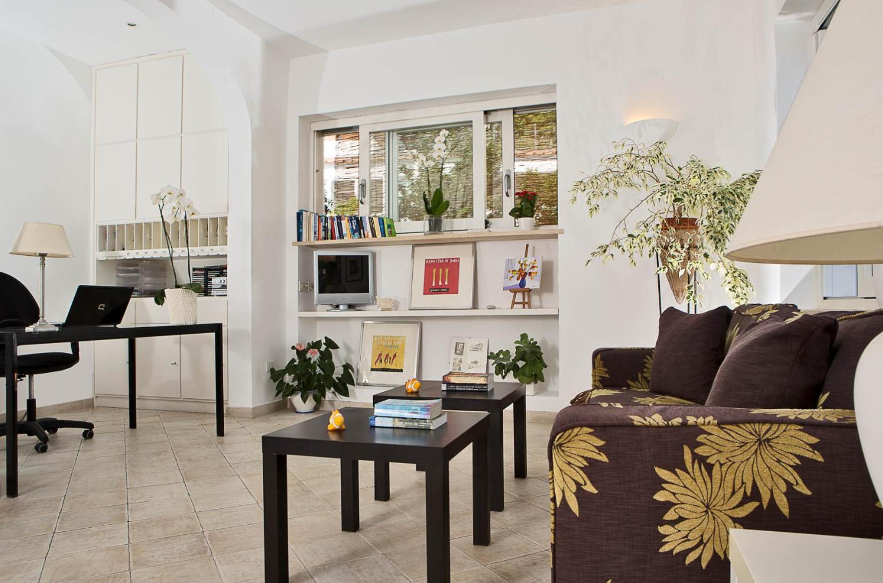 Triple Room with View - Photo 7