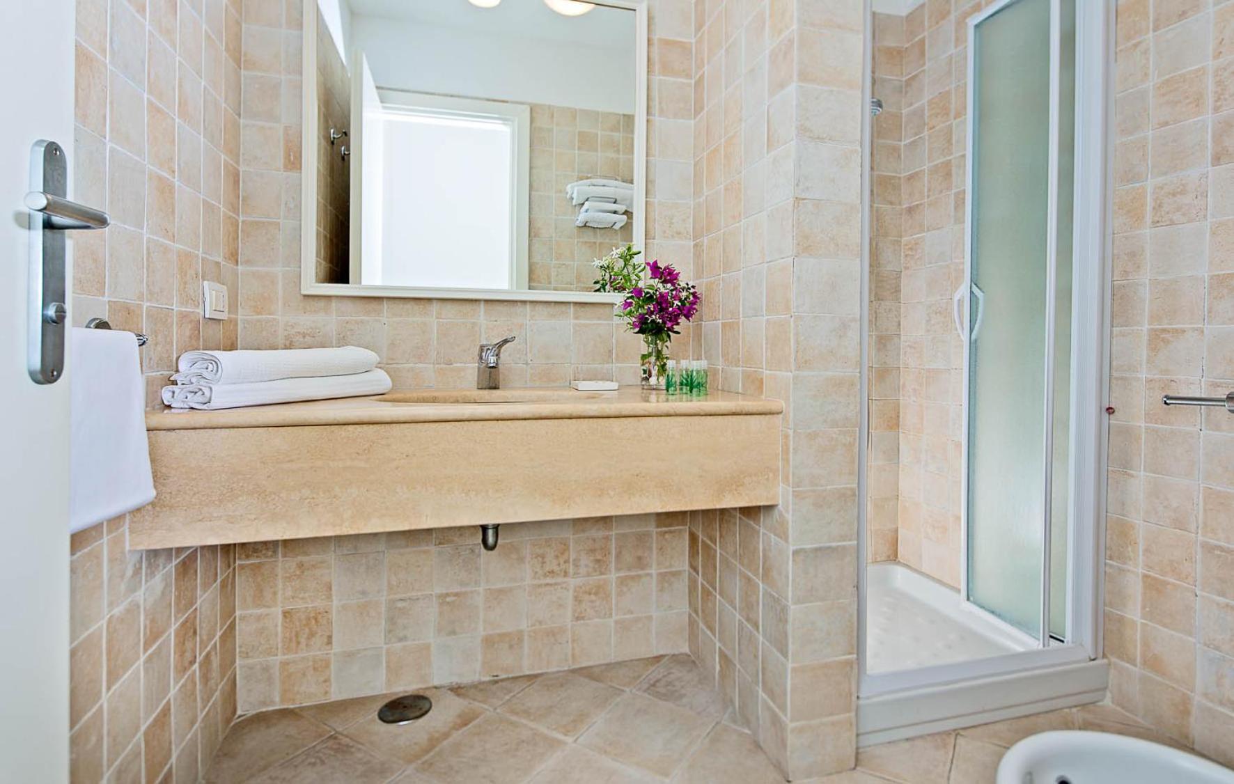 Triple Room with View - Photo 6