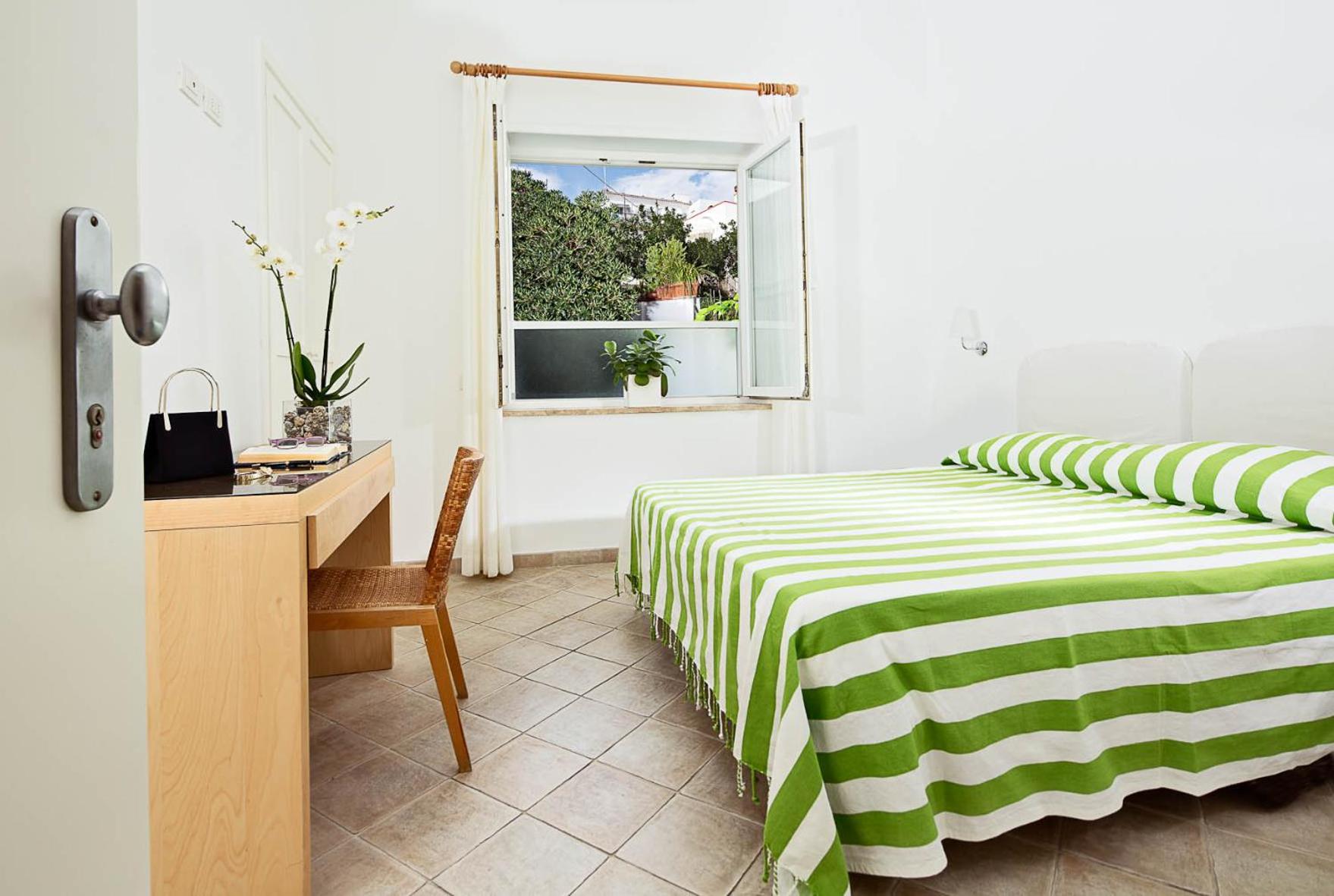 Triple Room with View - Photo 3