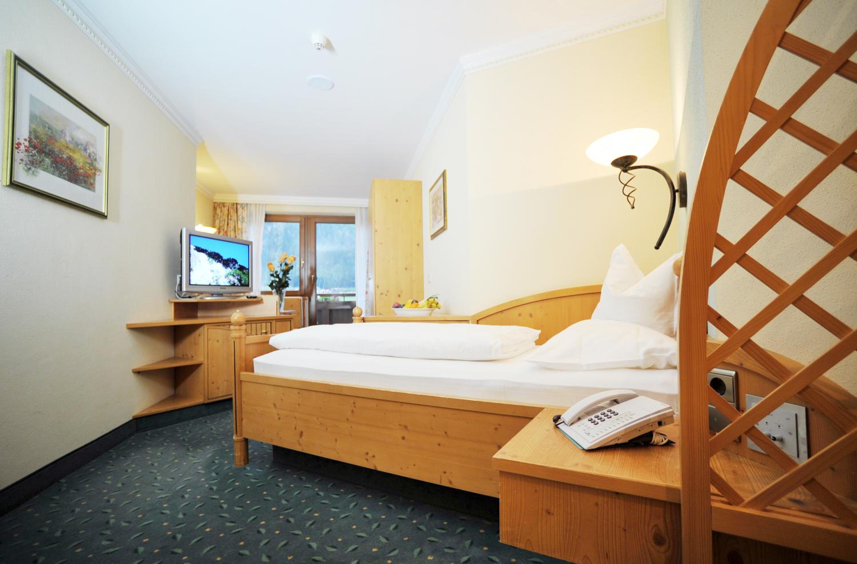 Single Room with Glacier View photo 2