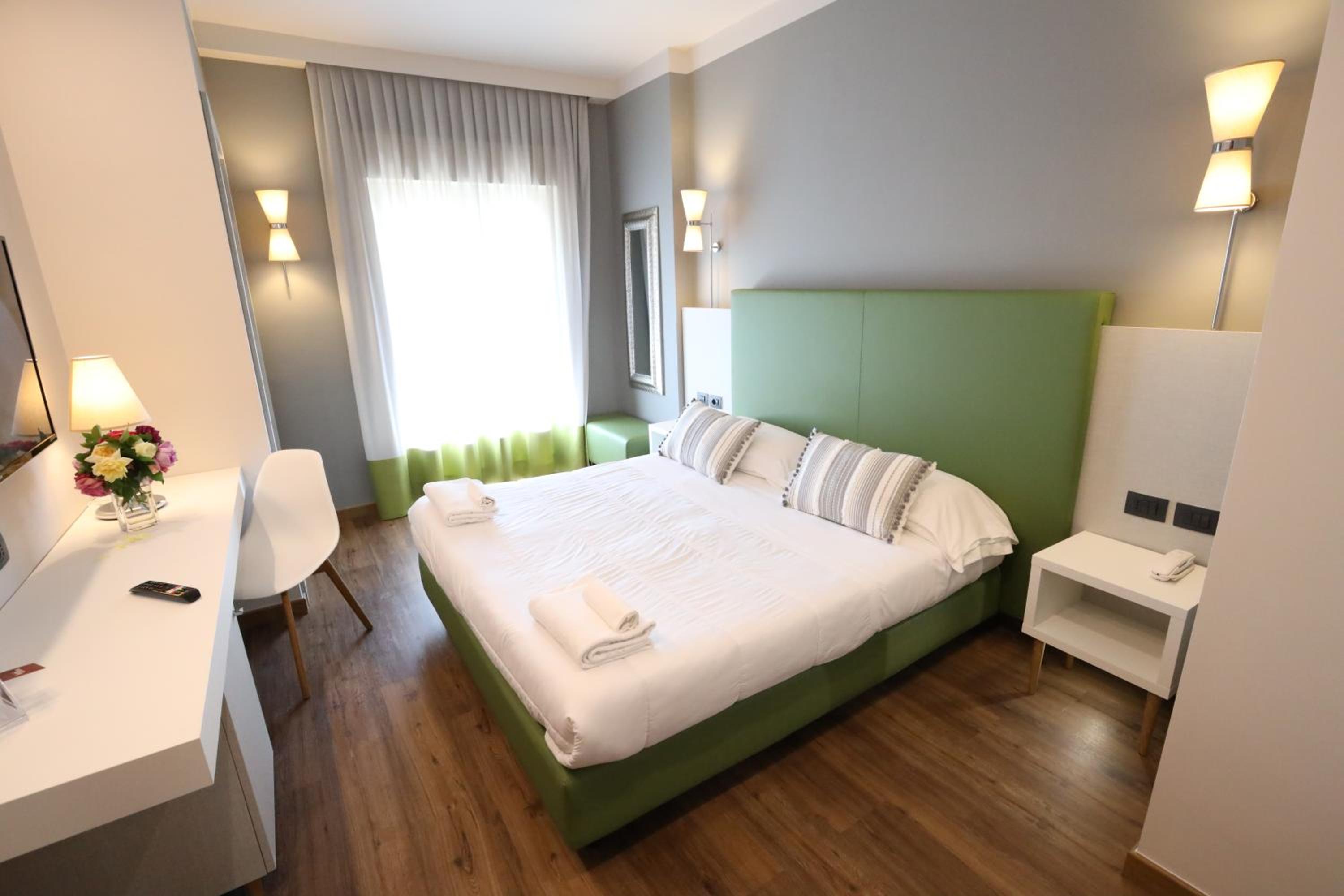 Superior Double or Twin Room - Photo 8