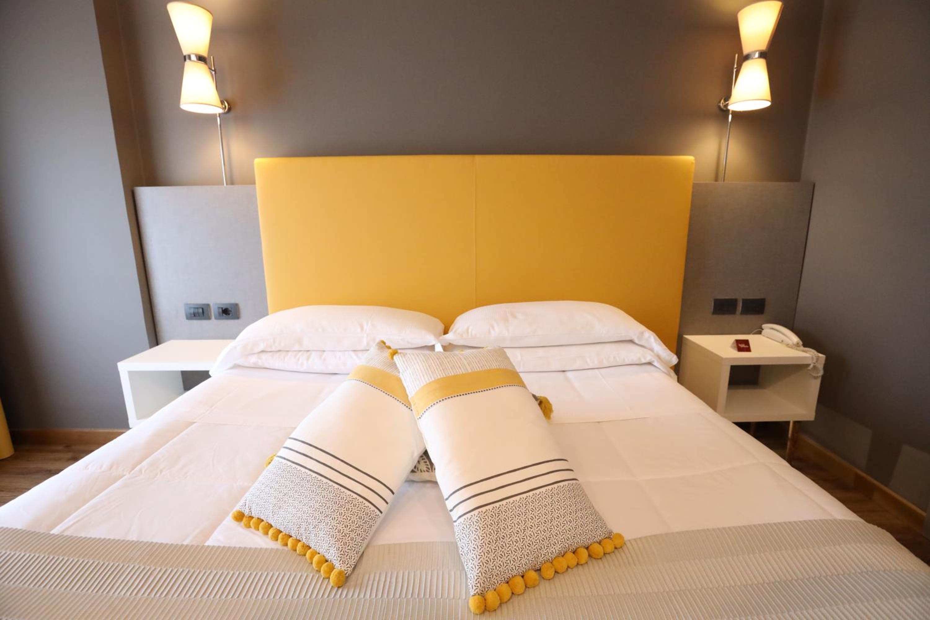 Superior Double or Twin Room - Photo 10