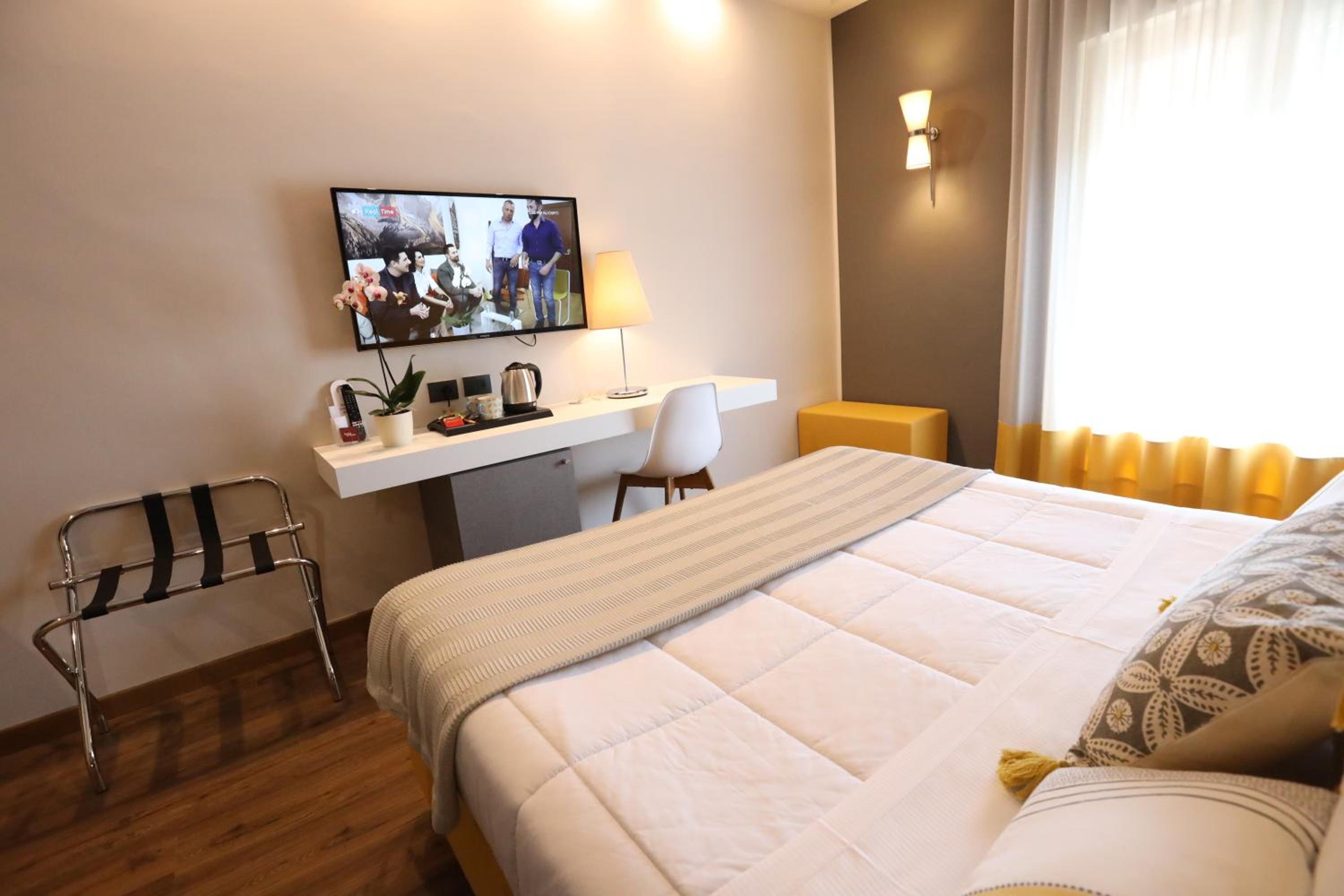 Superior Double or Twin Room - Photo 12