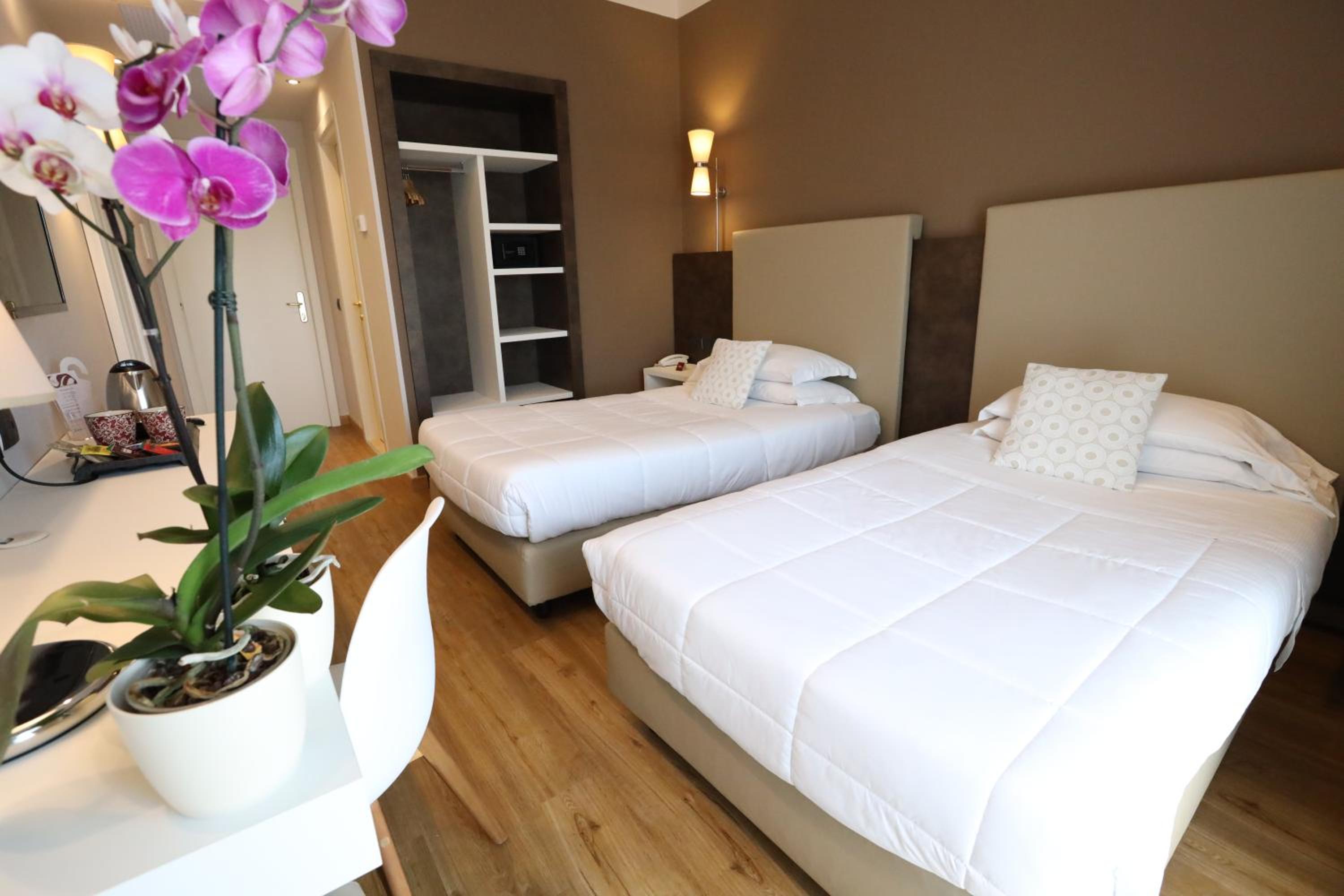 Superior Double or Twin Room - Photo 13