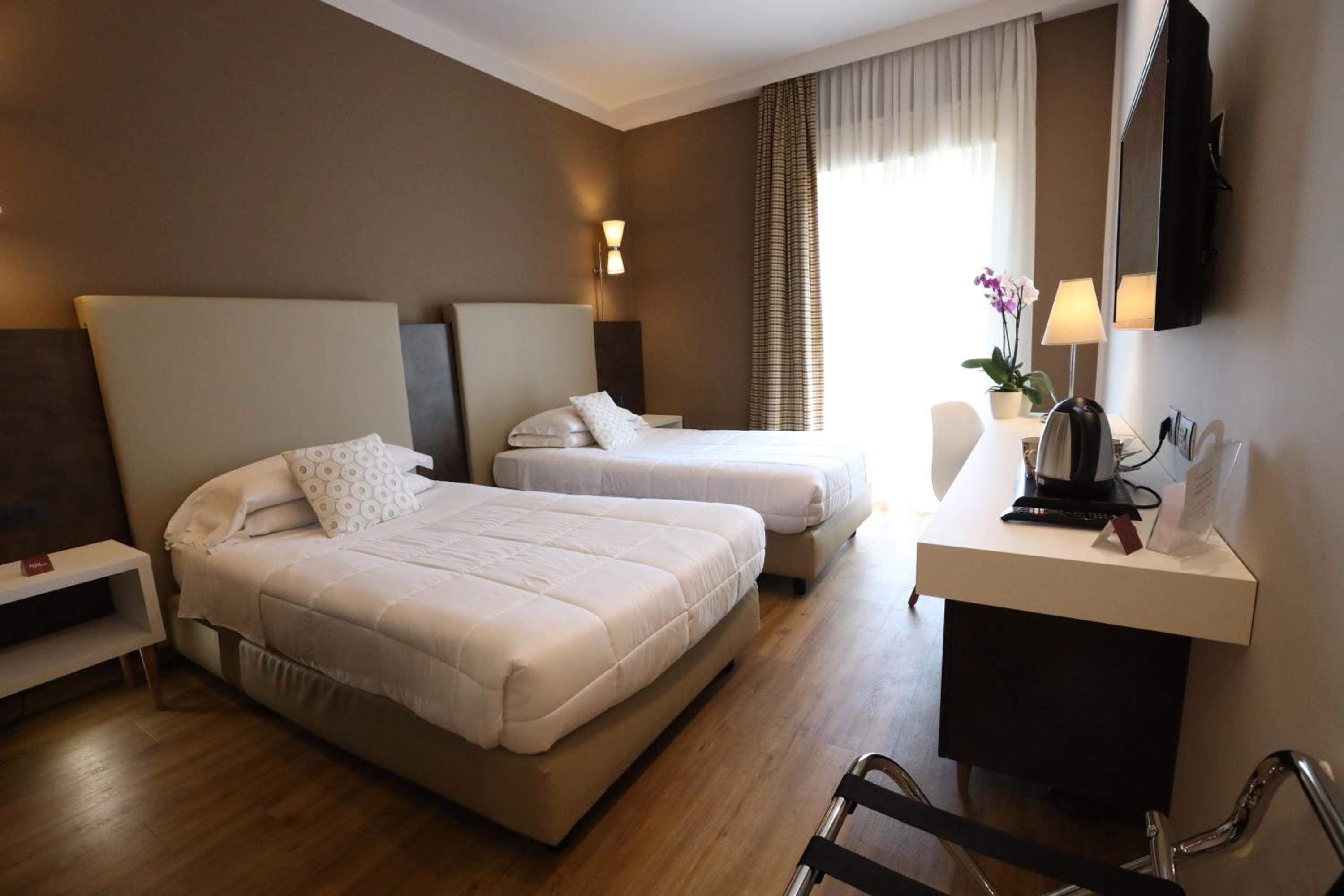 Superior Double or Twin Room - Photo 14