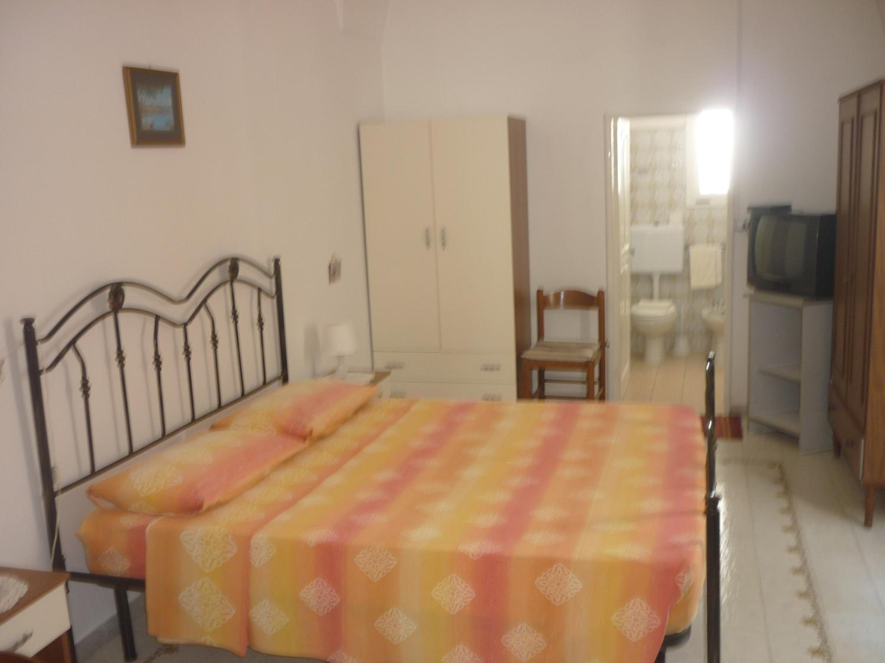 Double Room - Photo 5