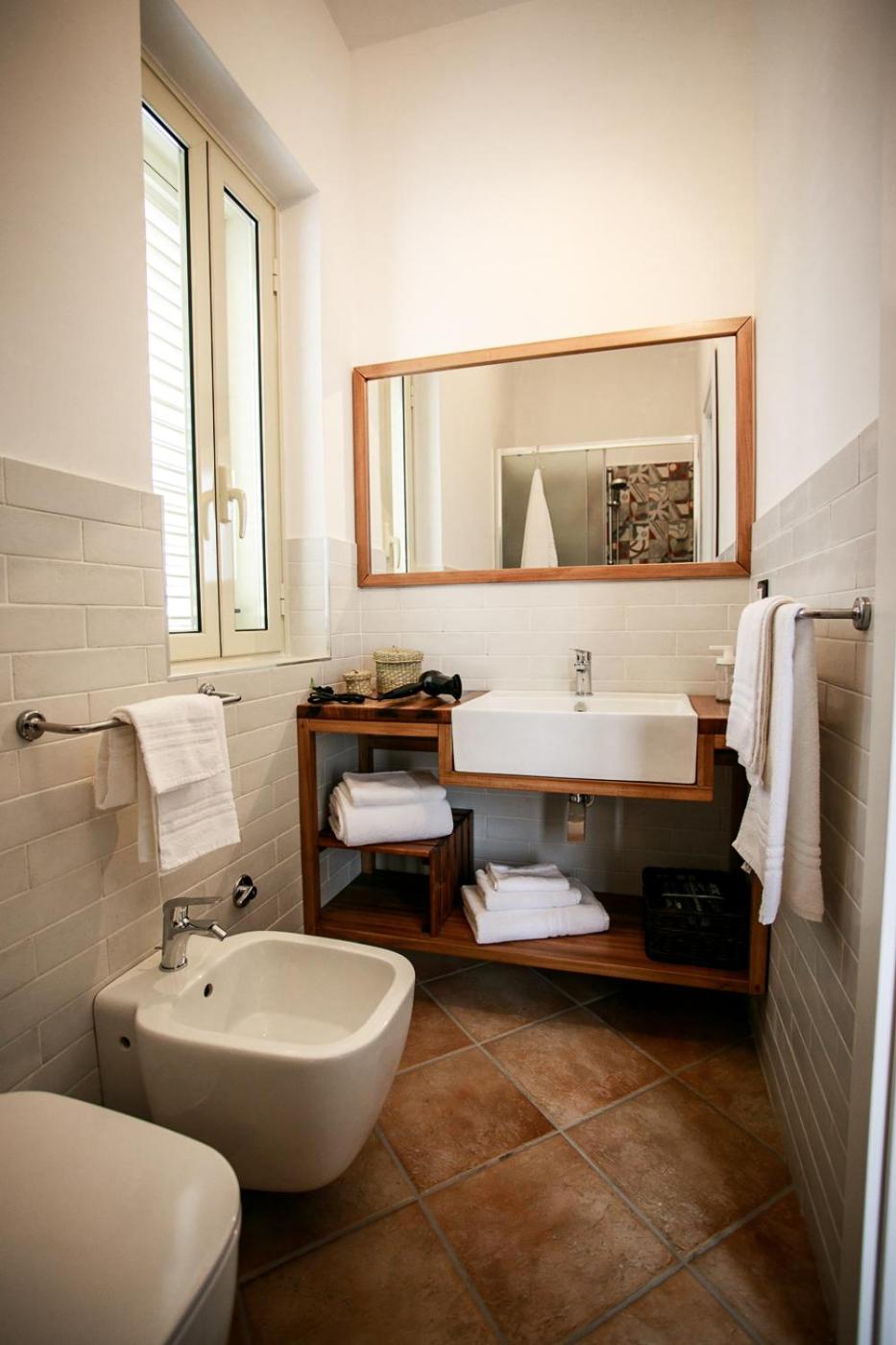 Quadruple Room with Private Bathroom - Photo 6