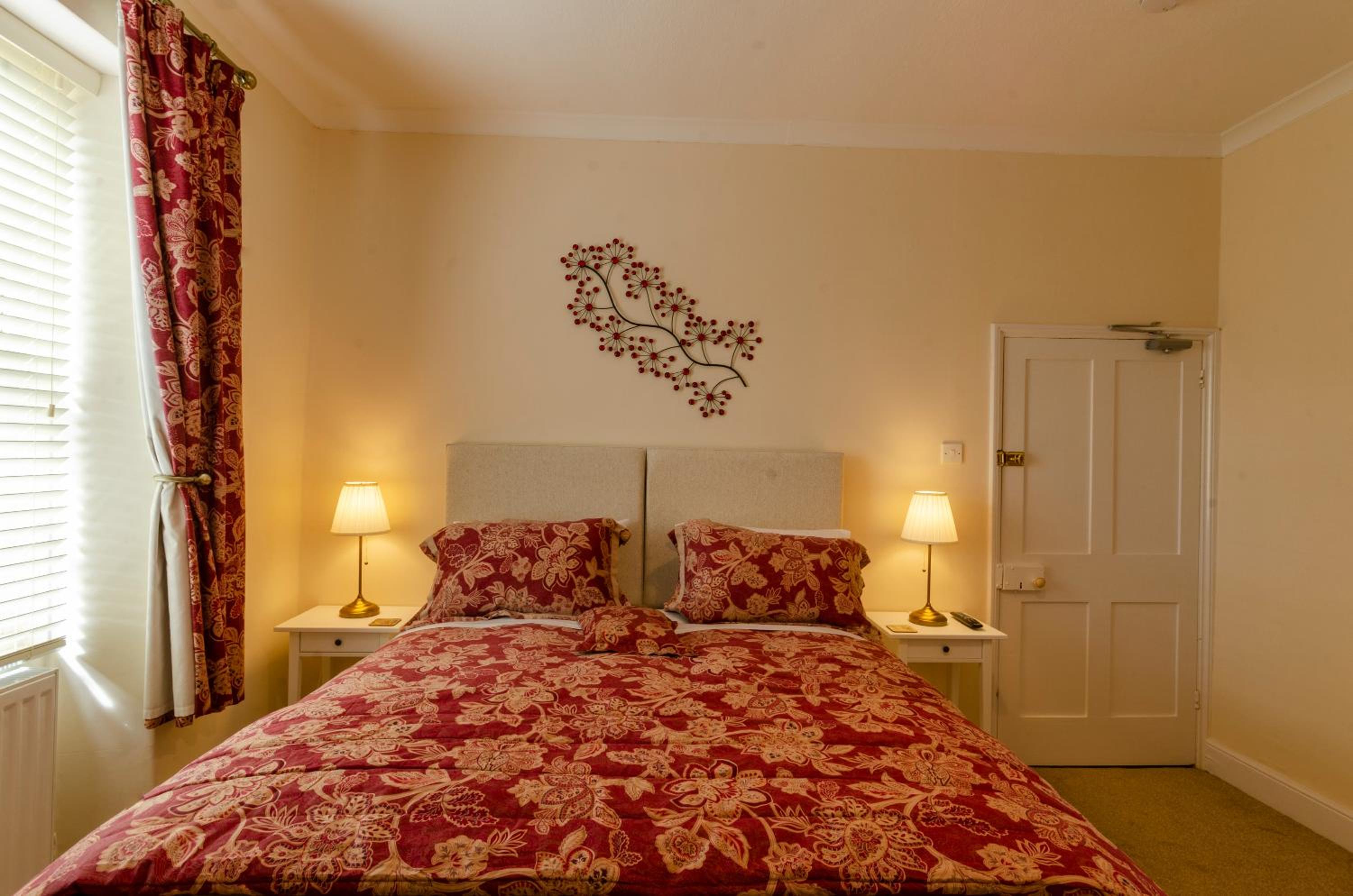Deluxe Double Room with Shower - Photo 1