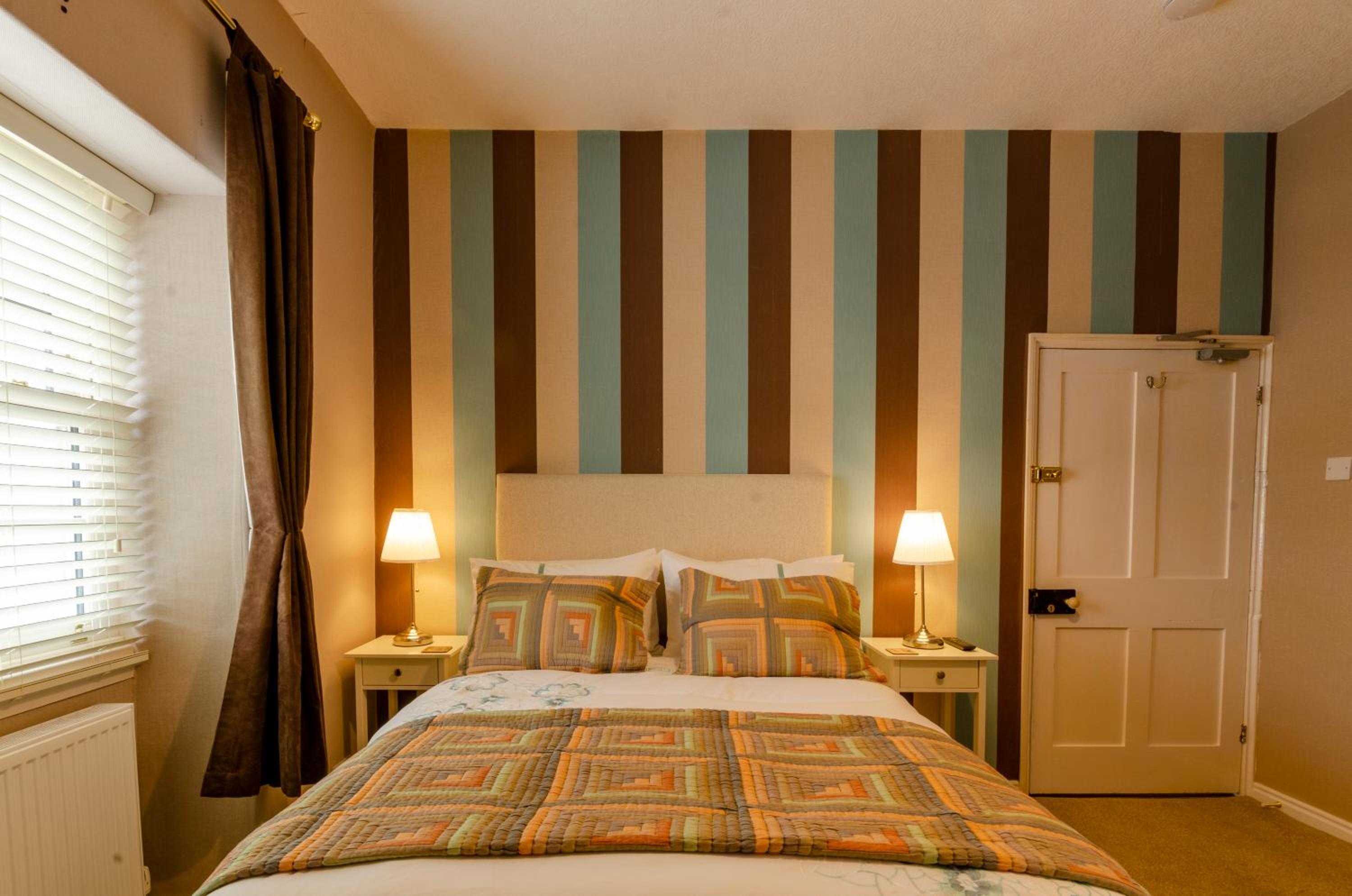 Double Room with Private Bathroom - Photo 1