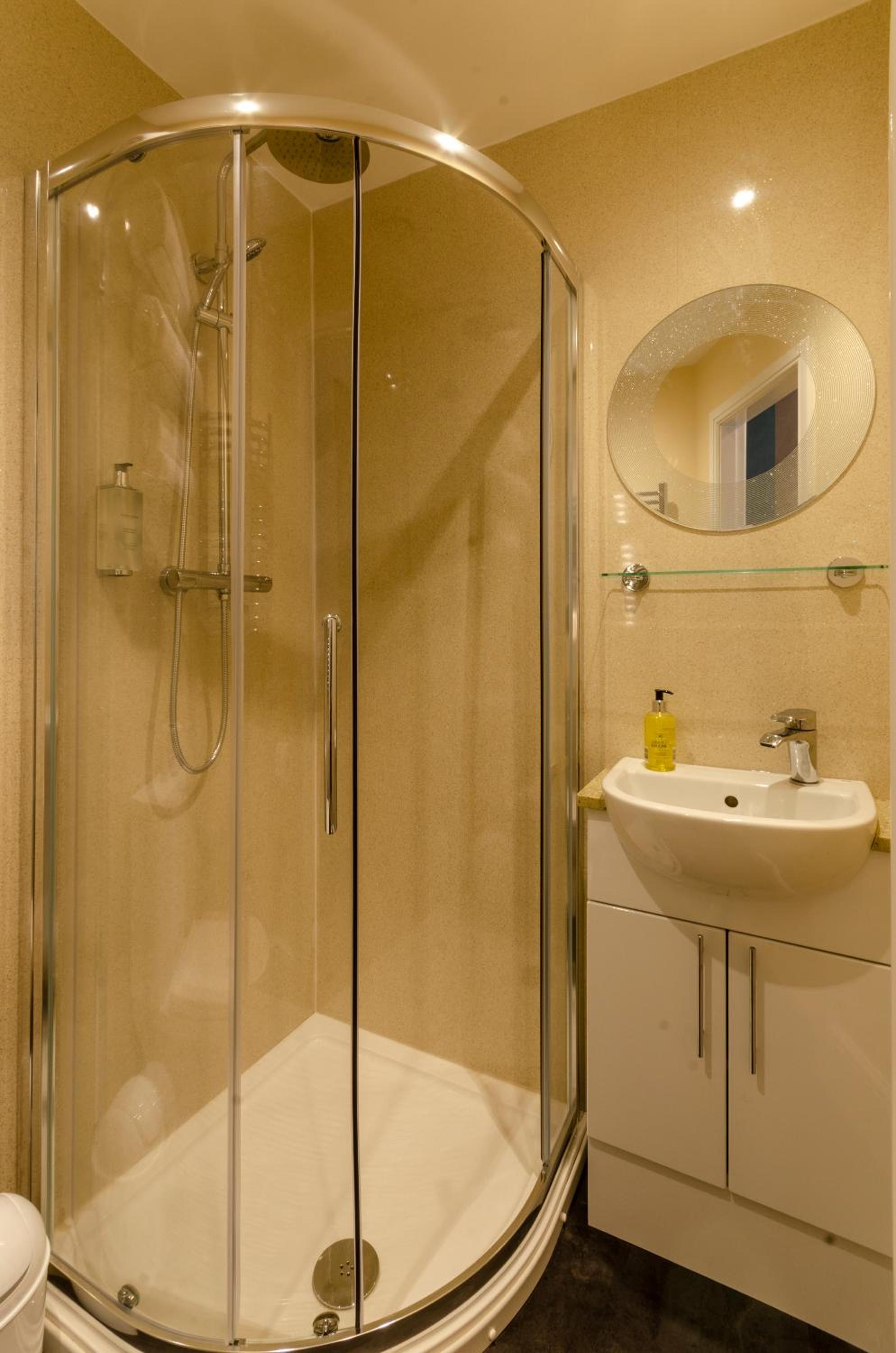 Double Room with Private Bathroom - Photo 3