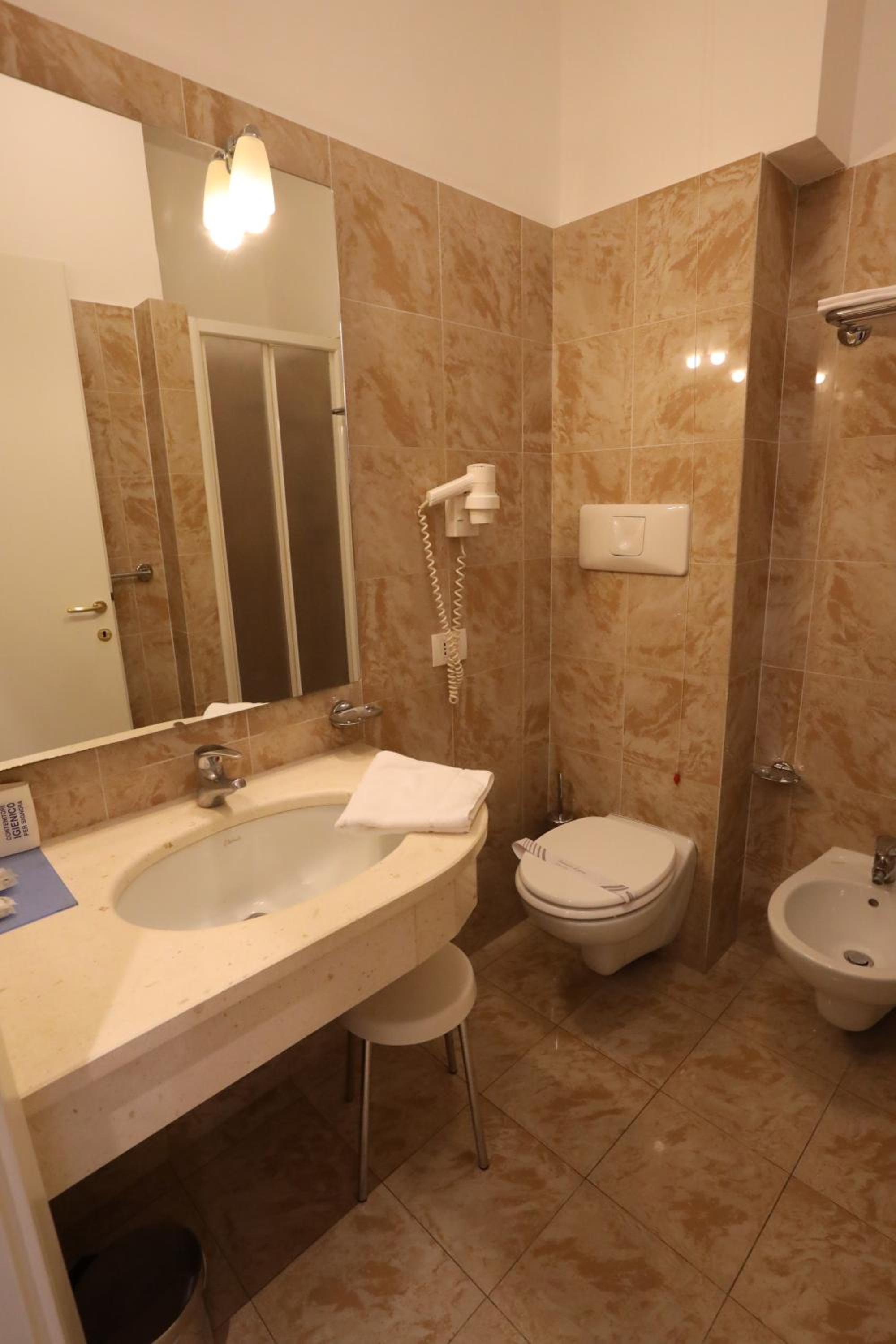 Superior Triple Room - Photo 8
