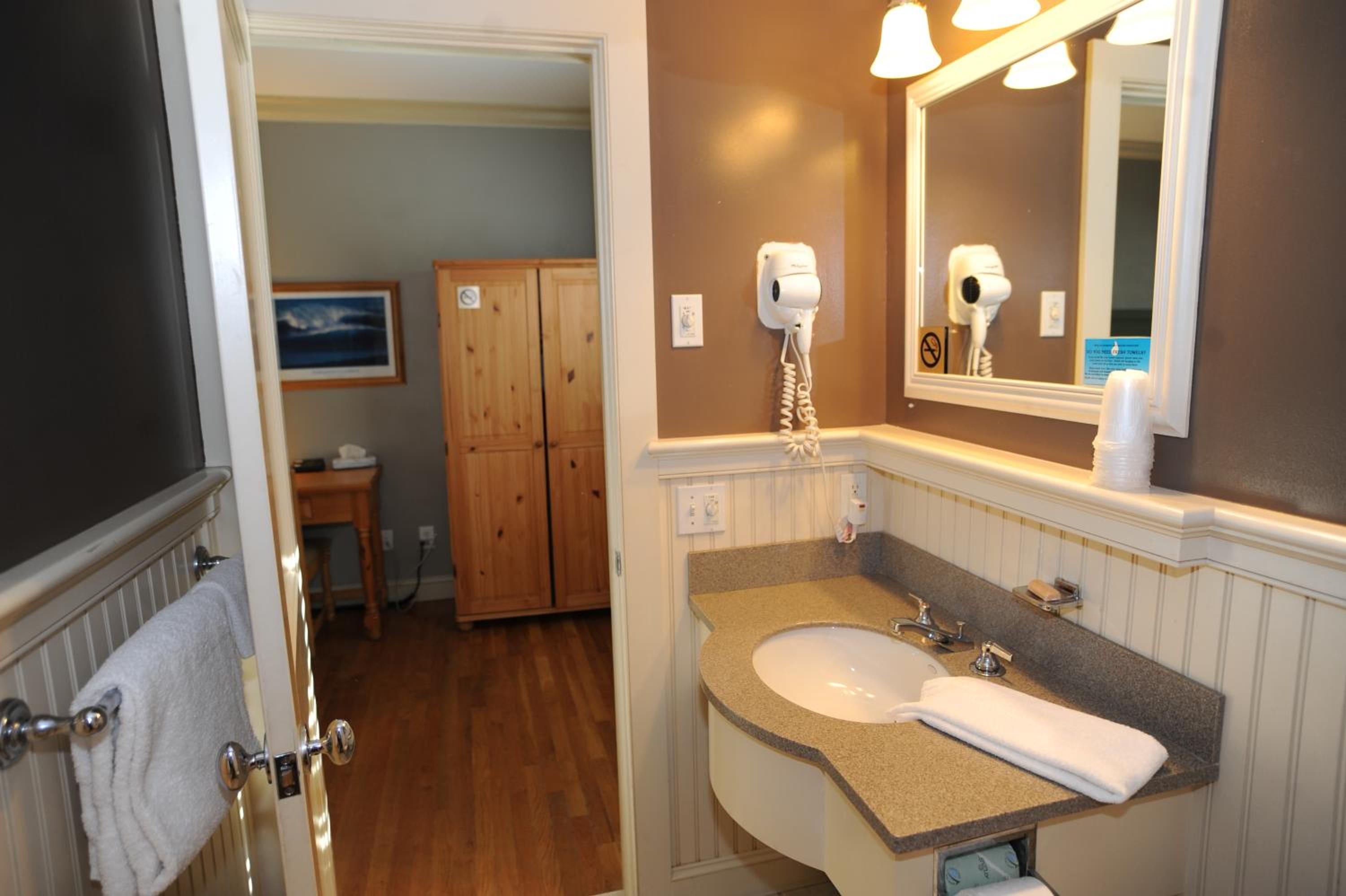 Standard Queen Room - Photo 5
