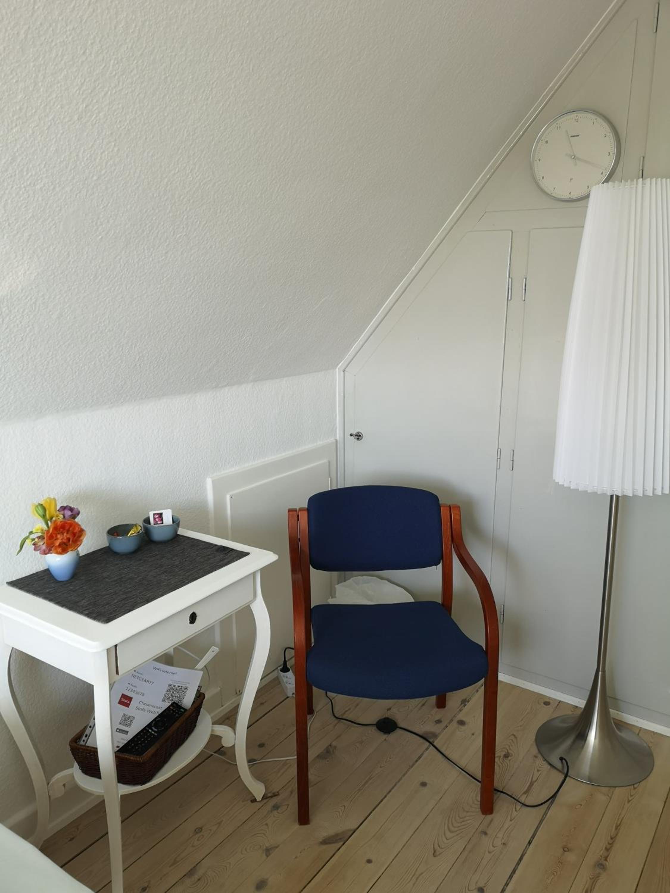 Double or Twin Room with View - Photo 4