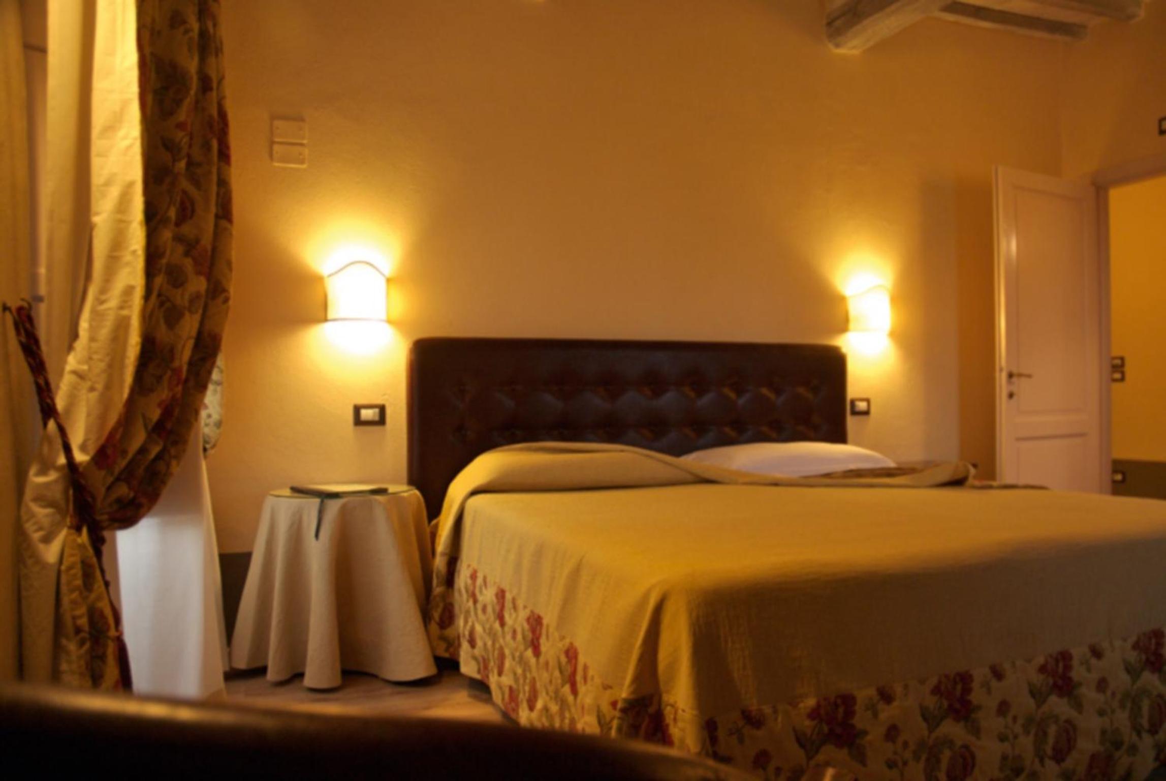 Deluxe Double or Twin Room - Photo 2