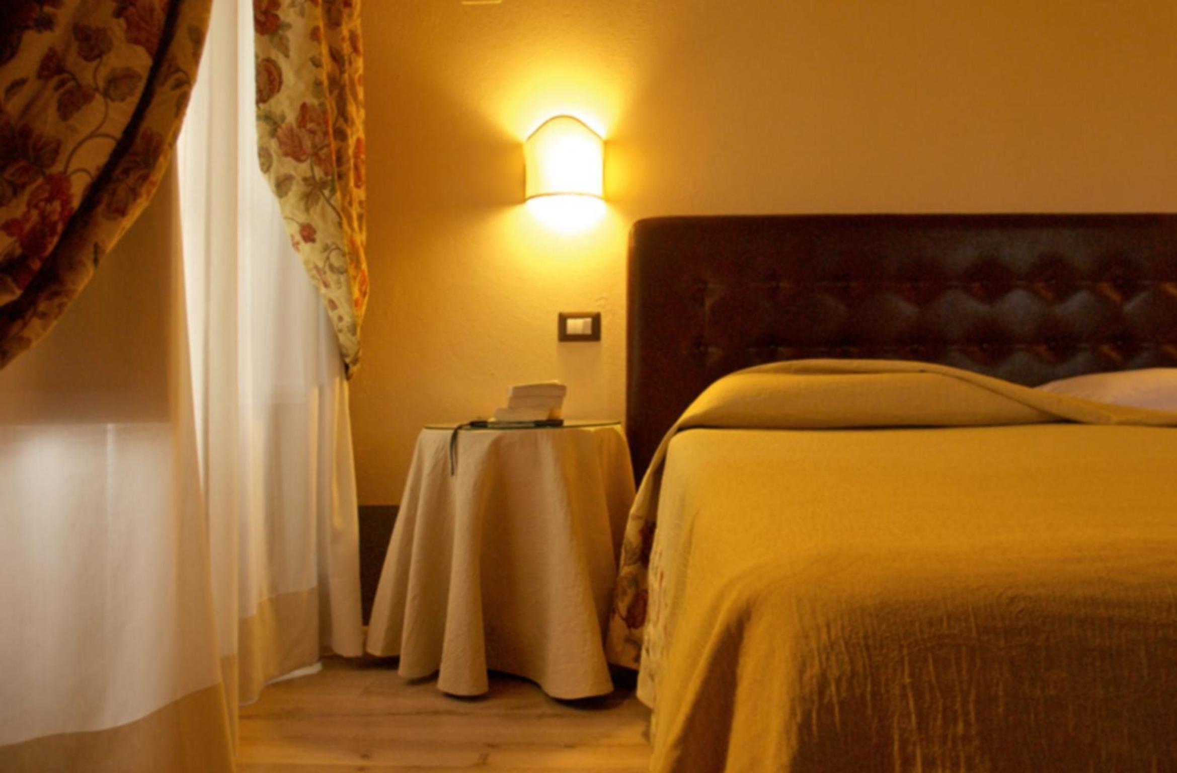 Deluxe Double or Twin Room - Photo 10