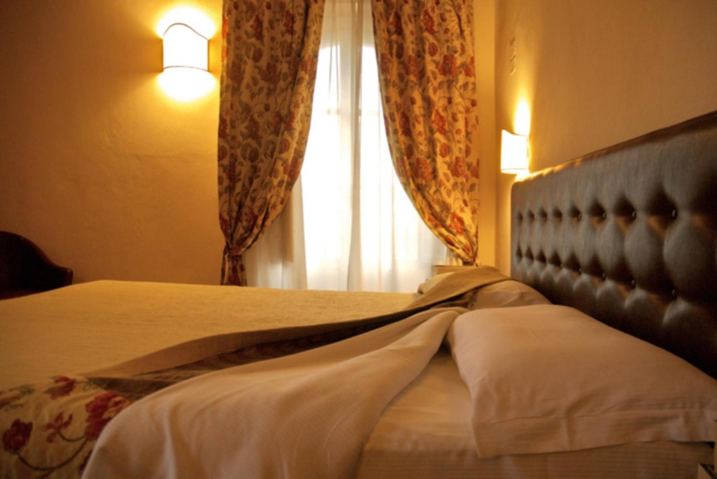 Deluxe Double or Twin Room - Photo 13