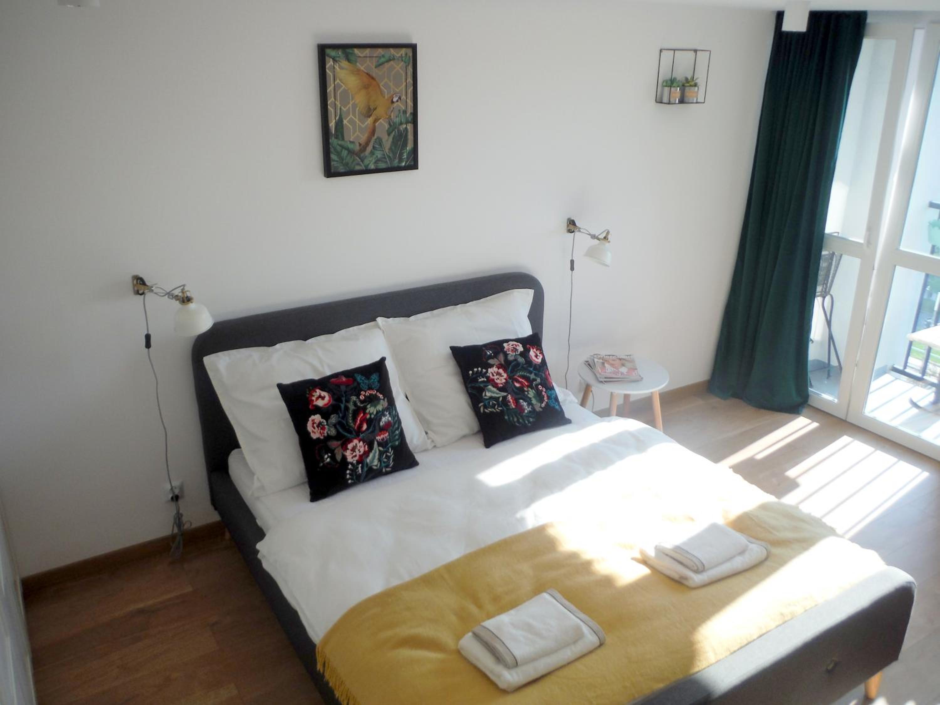 Apartment with Balcony - Photo 13