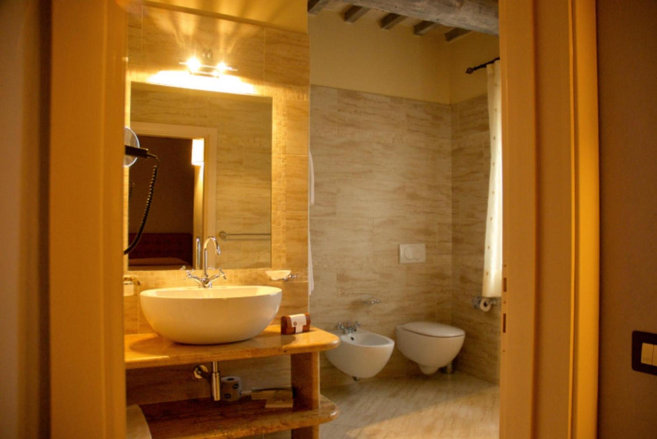 Deluxe Double or Twin Room - Photo 4