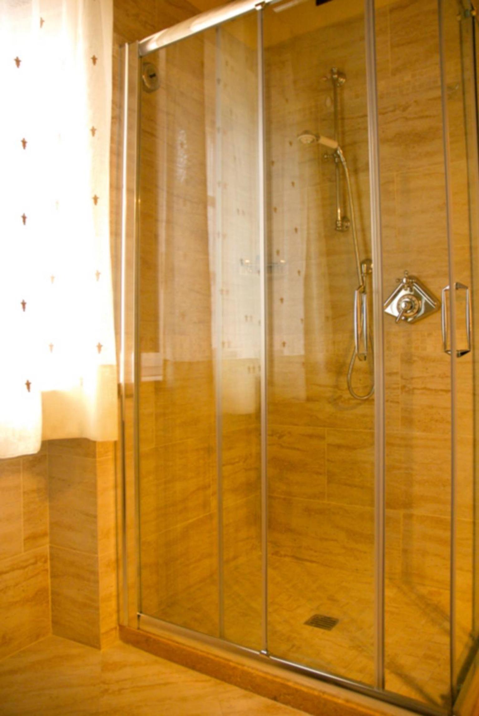 Deluxe Double or Twin Room - Photo 12