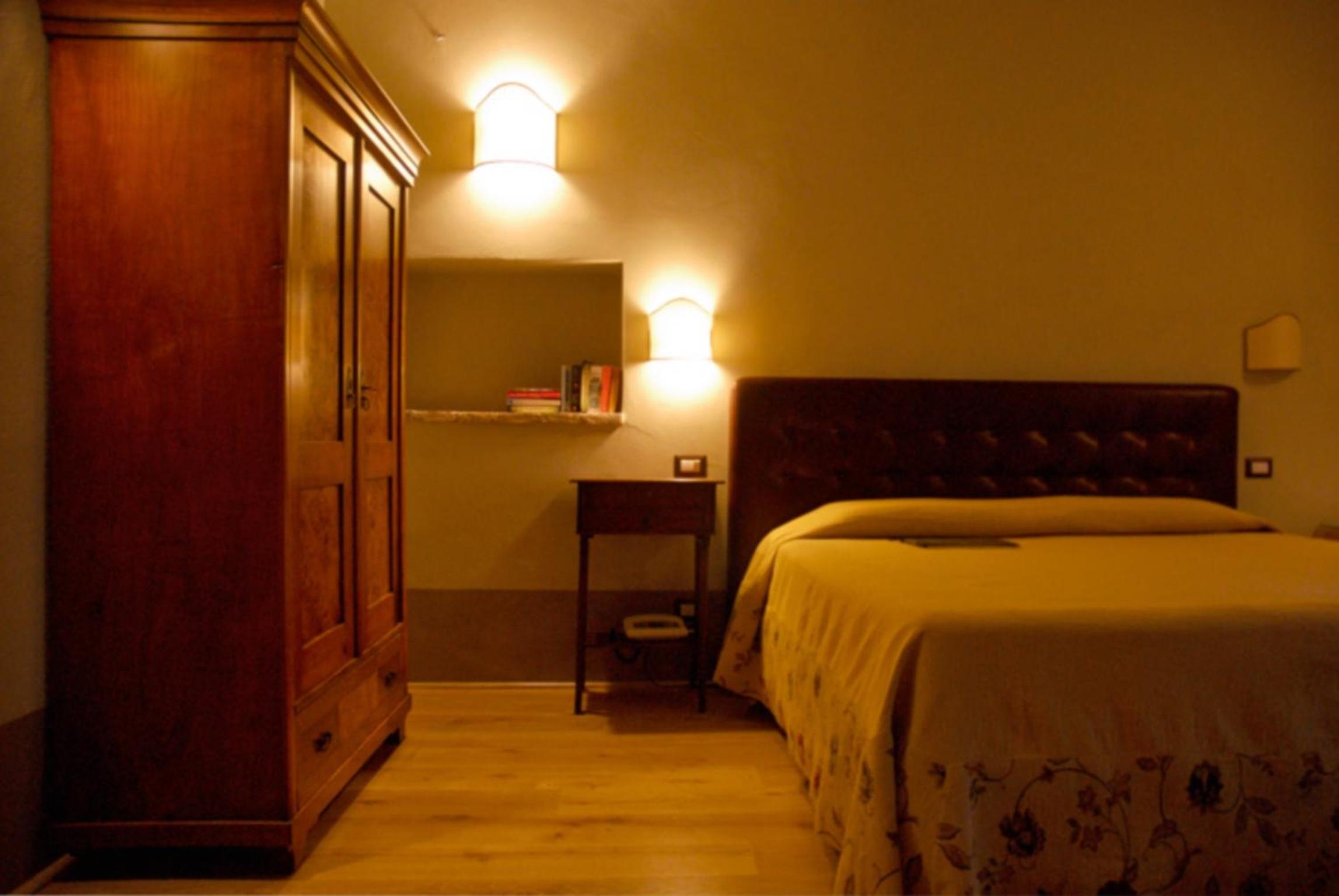 Deluxe Double or Twin Room - Photo 9