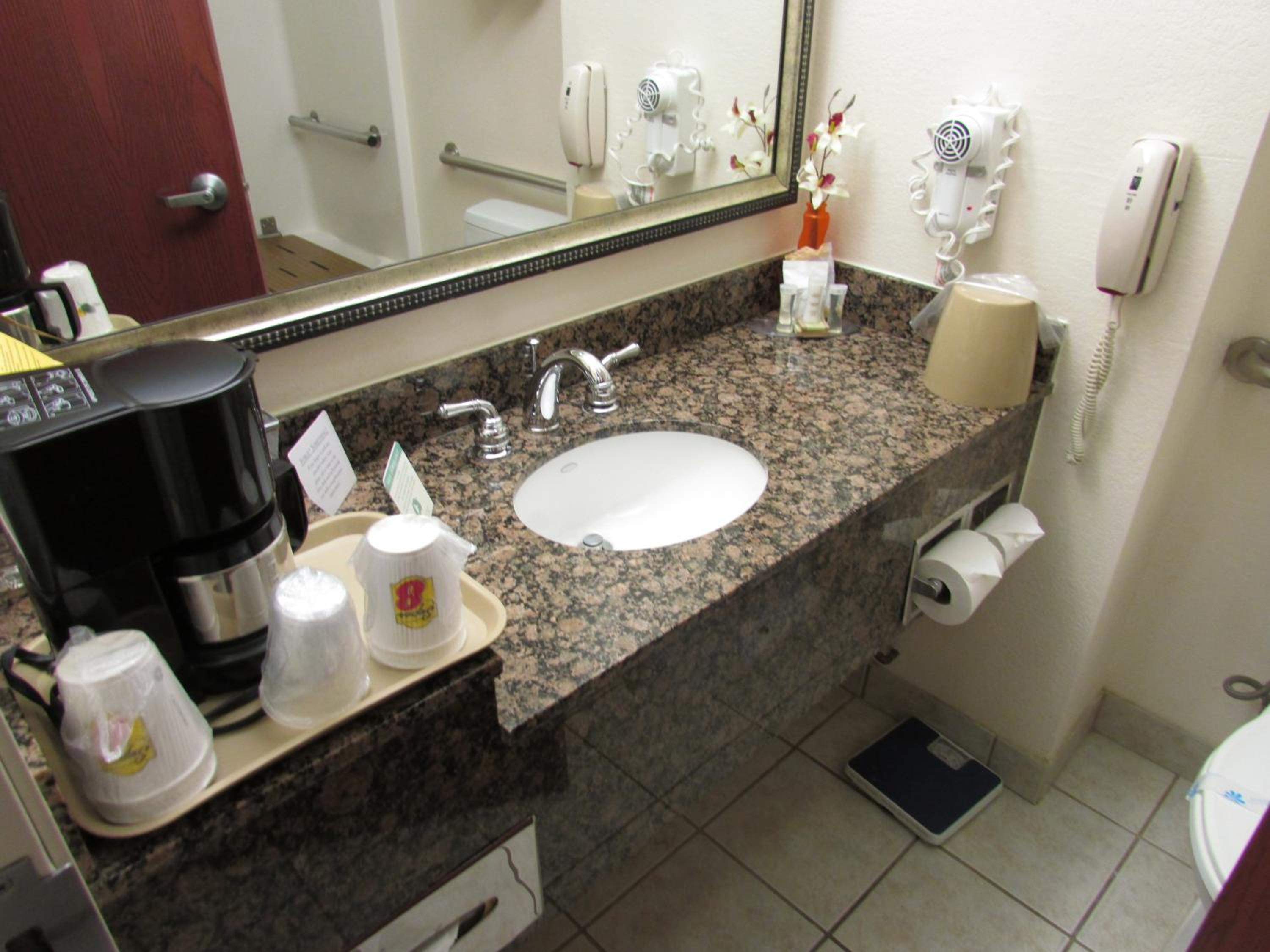 Deluxe Queen Room with Two Queen Beds -Disability Access - Non-Smoking - Photo 2