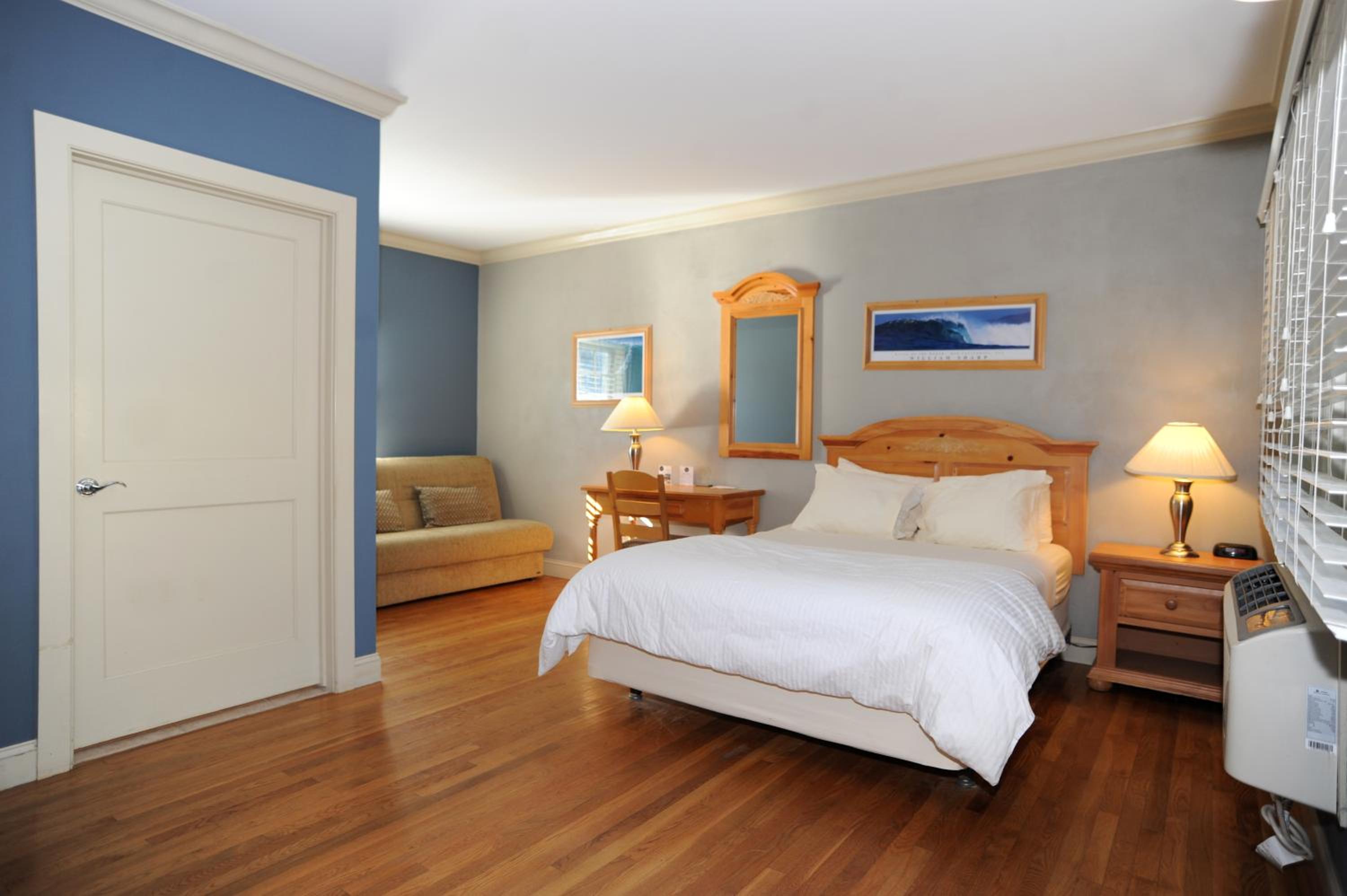 Deluxe Queen Room - Photo 11