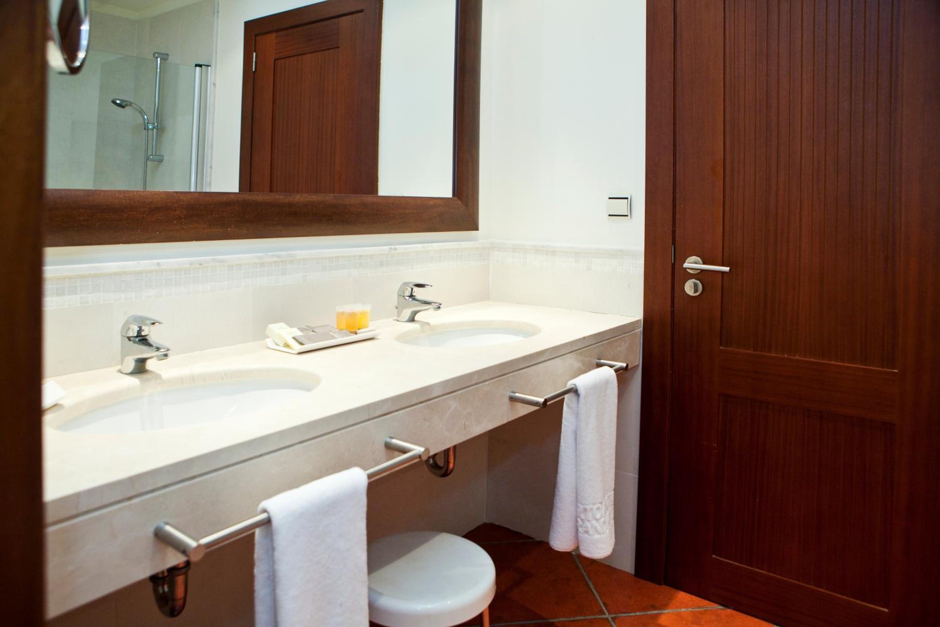 Junior Suite with Sea View - Photo 18