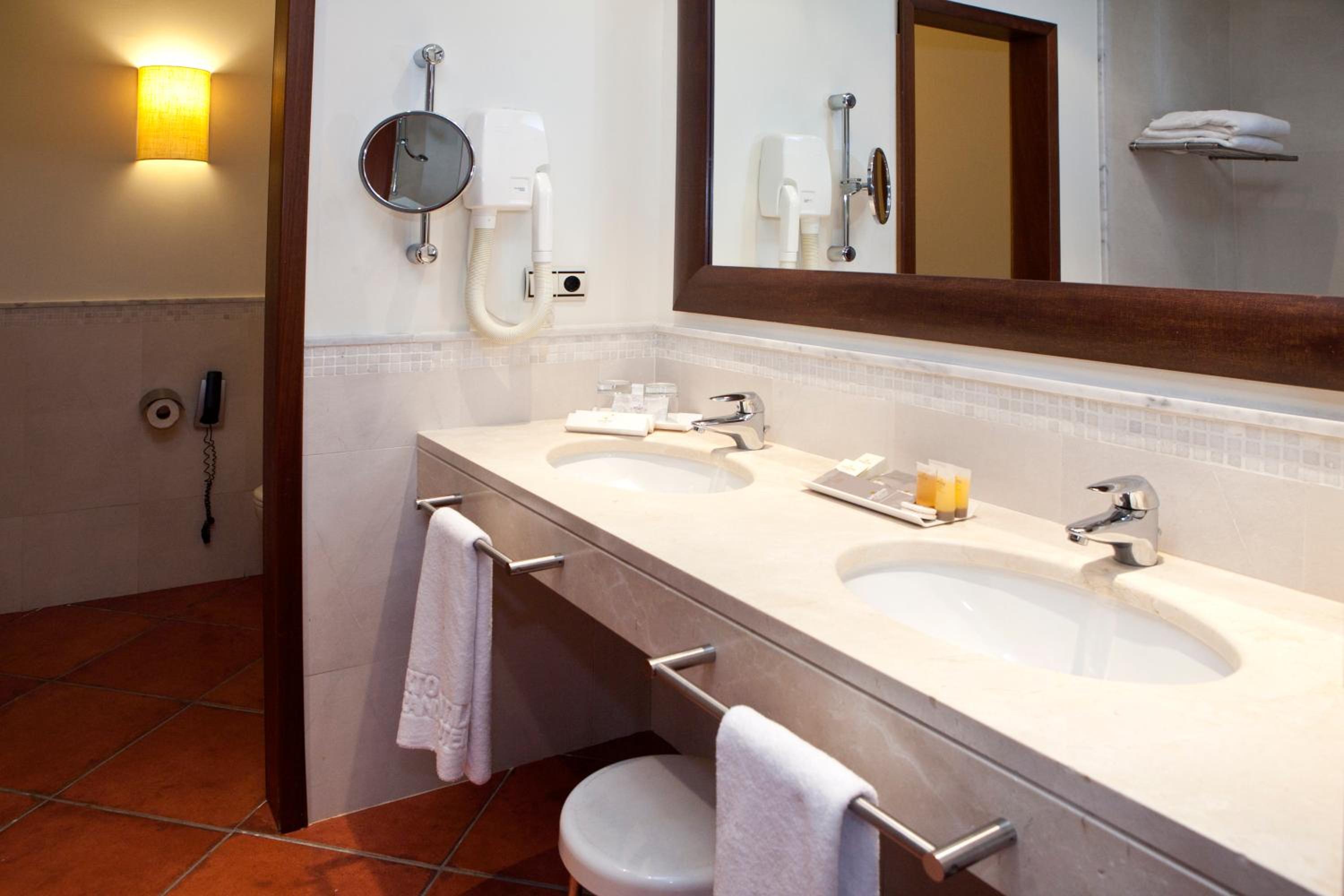 Junior Suite with Sea View - Photo 17