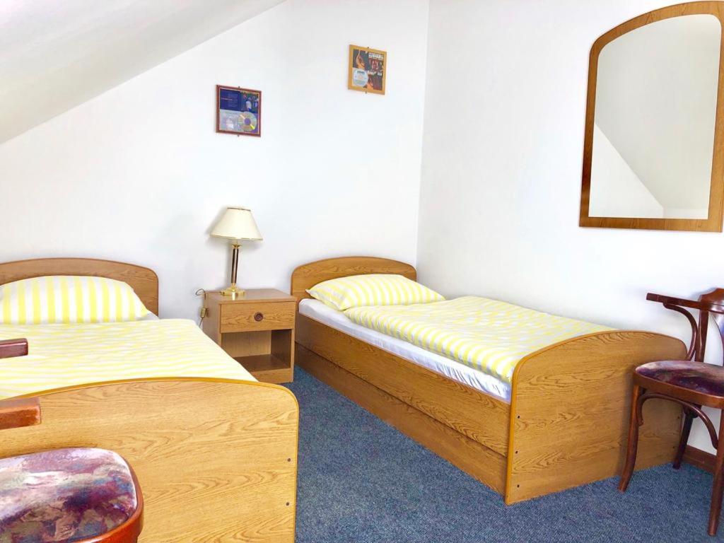Twin Room with Private Bathroom photo 1