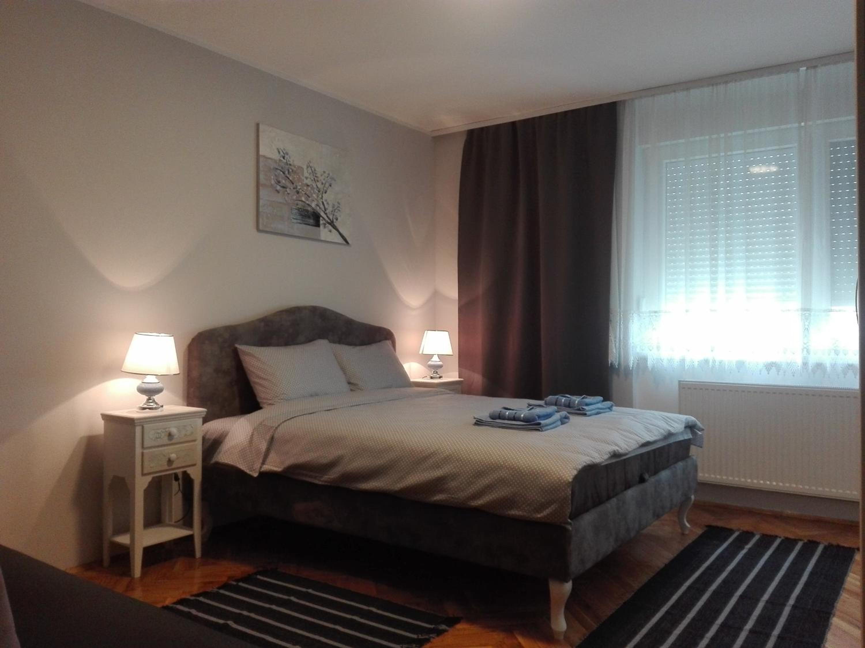 One-Bedroom Apartment photo 1