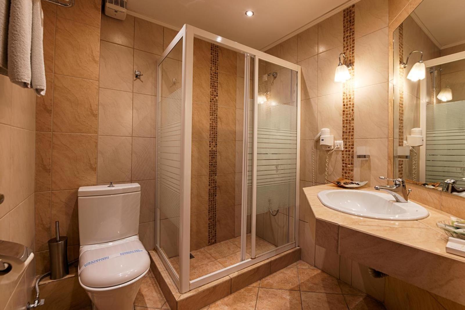 Double Room with King Size Bed photo 3