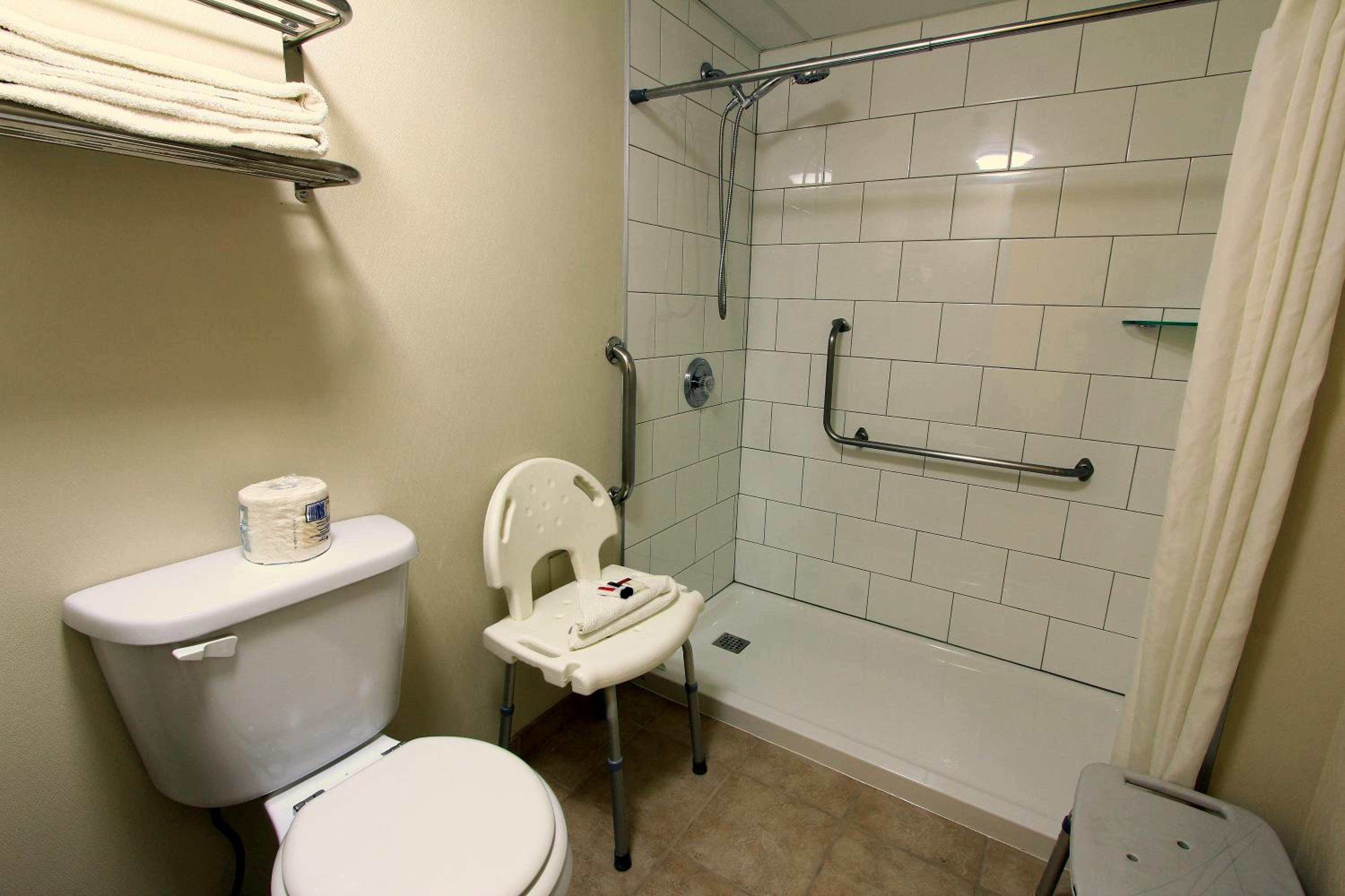Queen Room - Disability Access - Non-Smoking photo 2