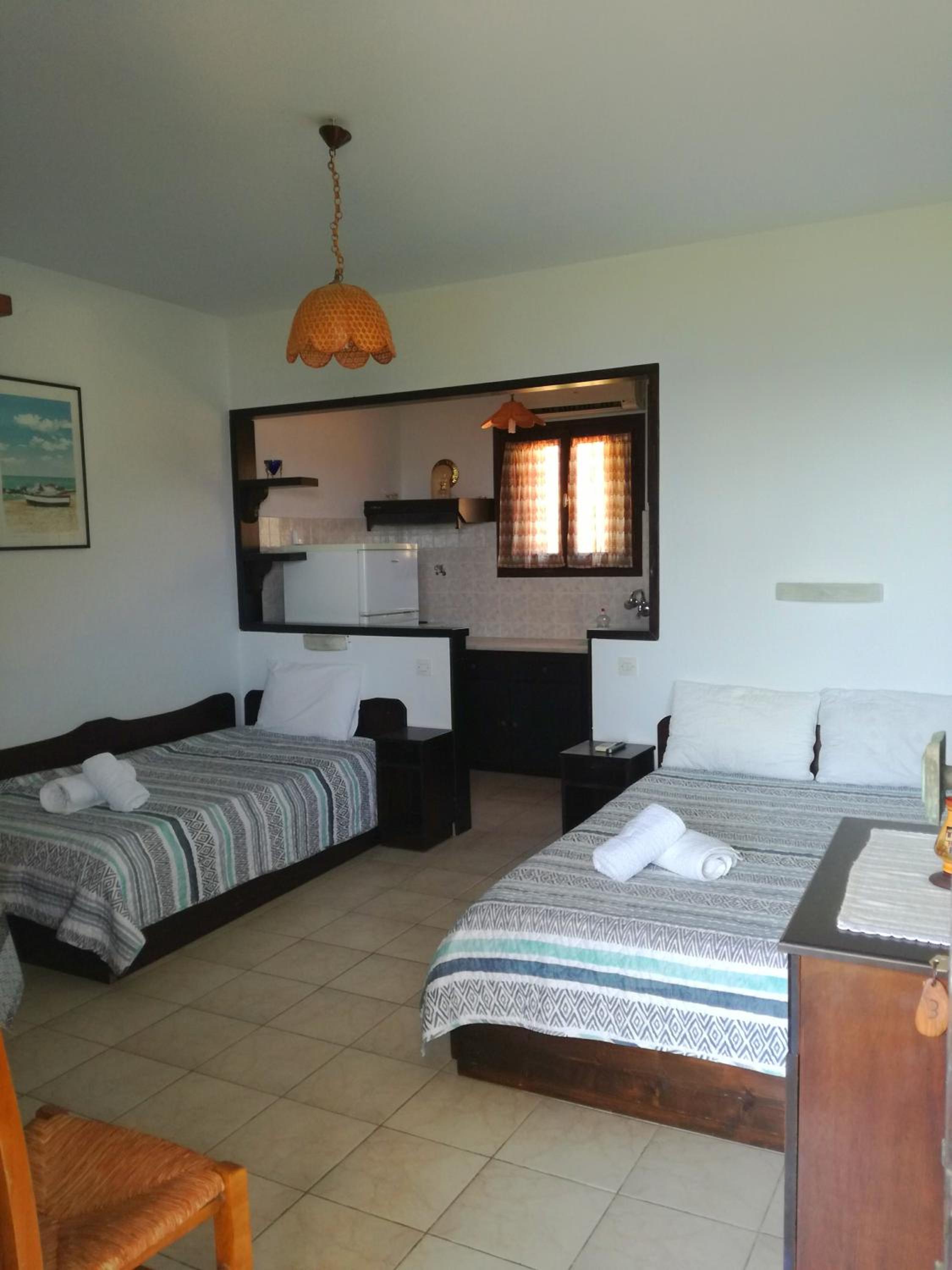 Basic Triple Room photo 3