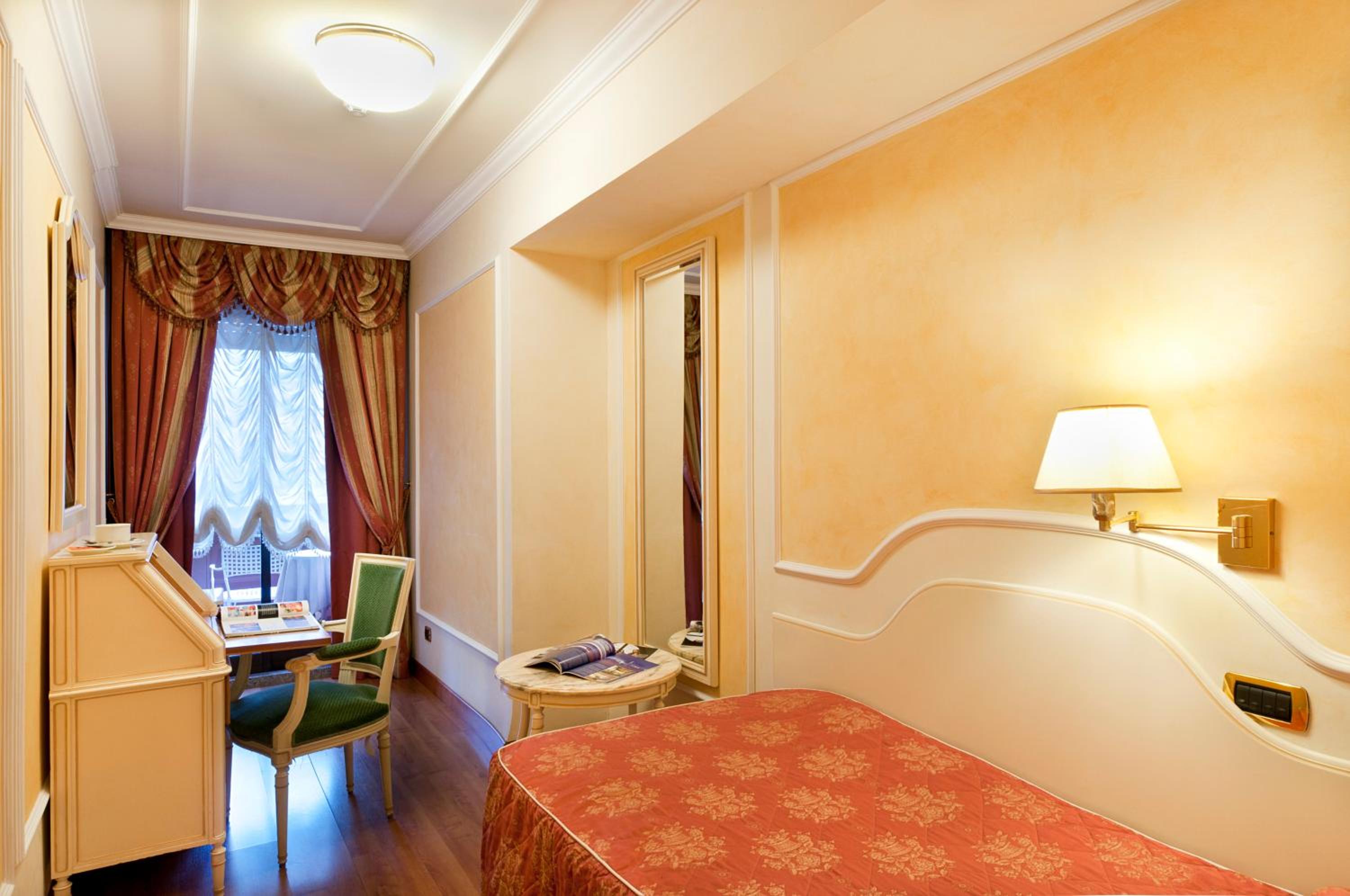 Single Room - Pool or Lake Side photo 3