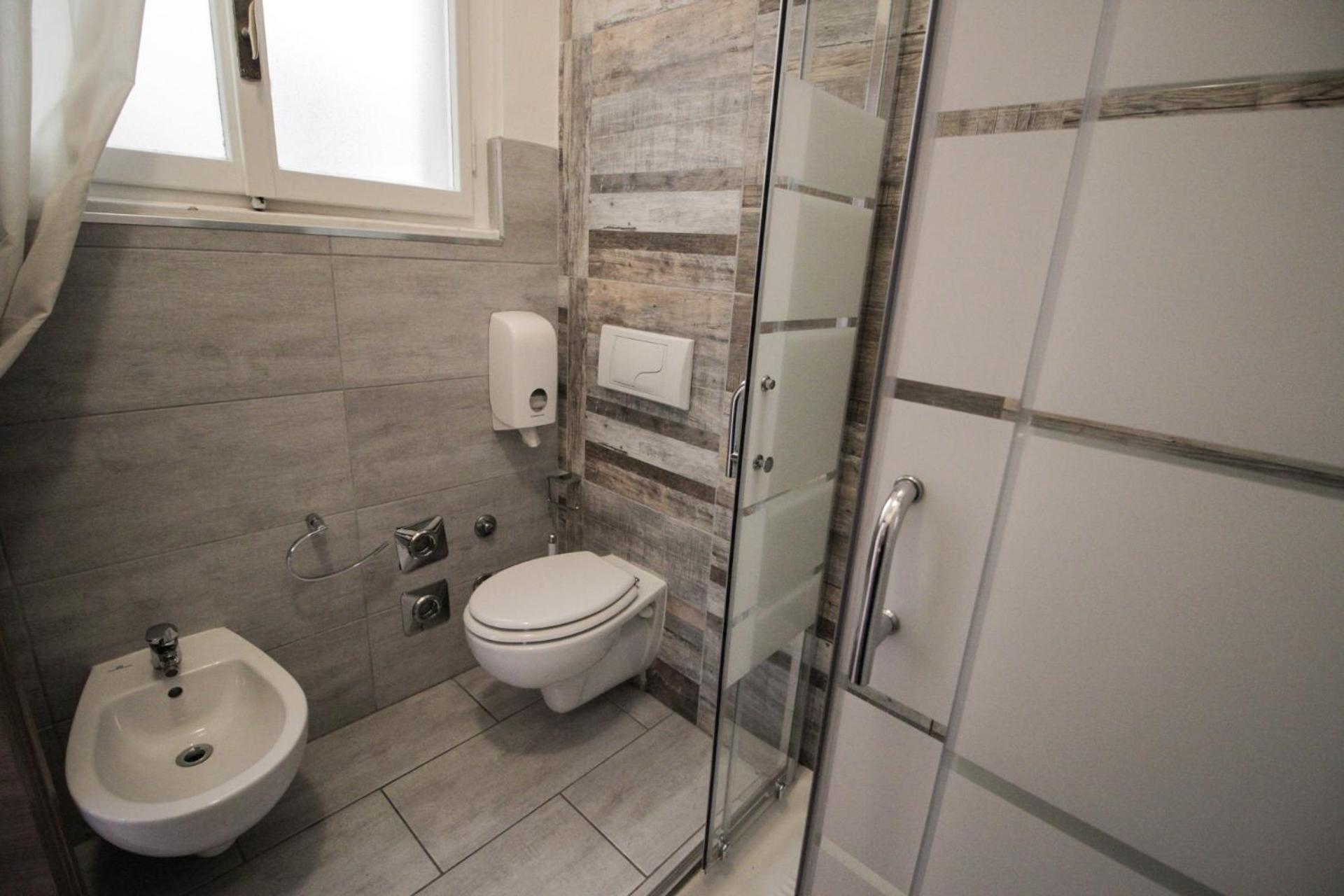 Double or Twin Room - Photo 9