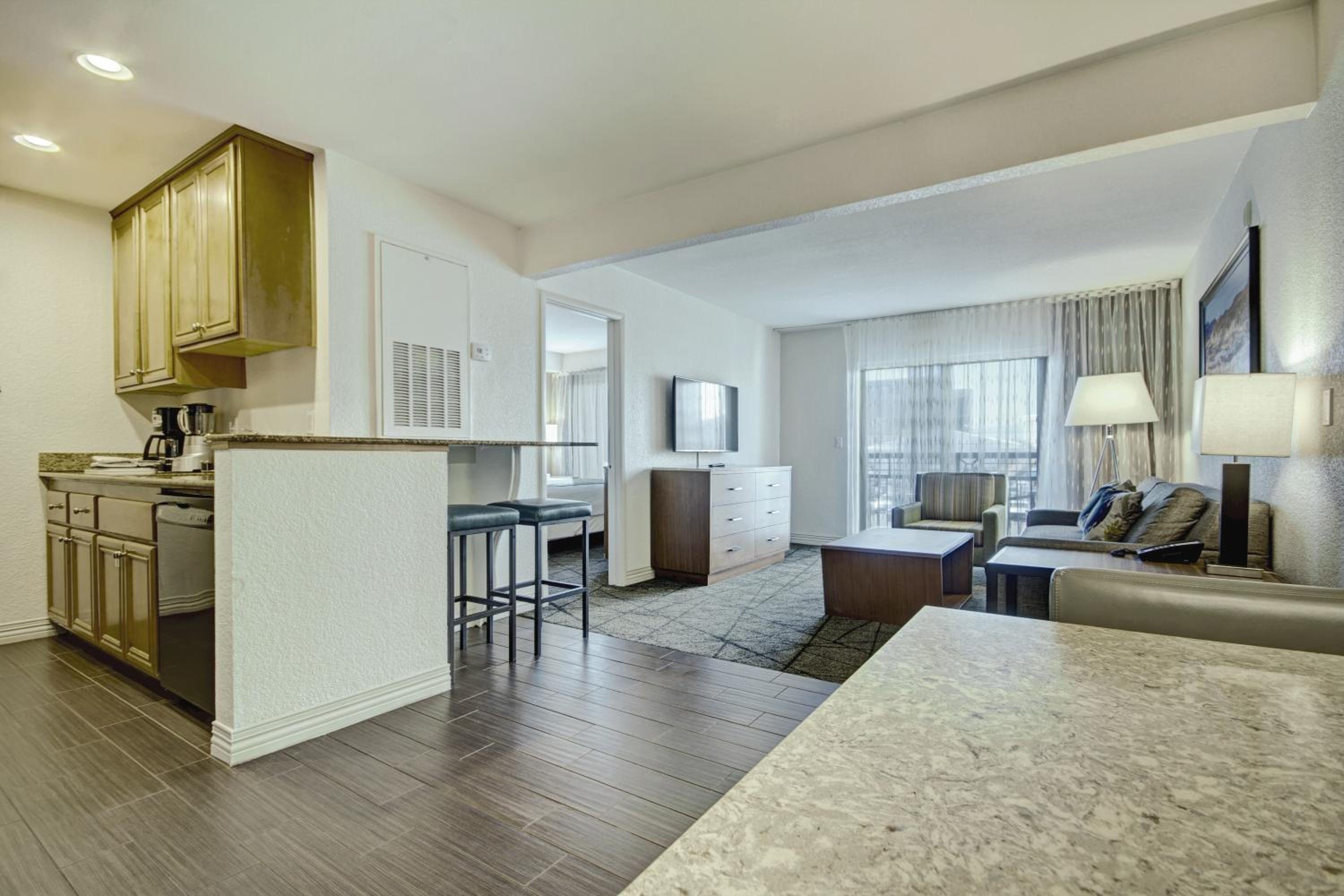 Two-Bedroom Suite (No Resort Fees) thumbnail 6