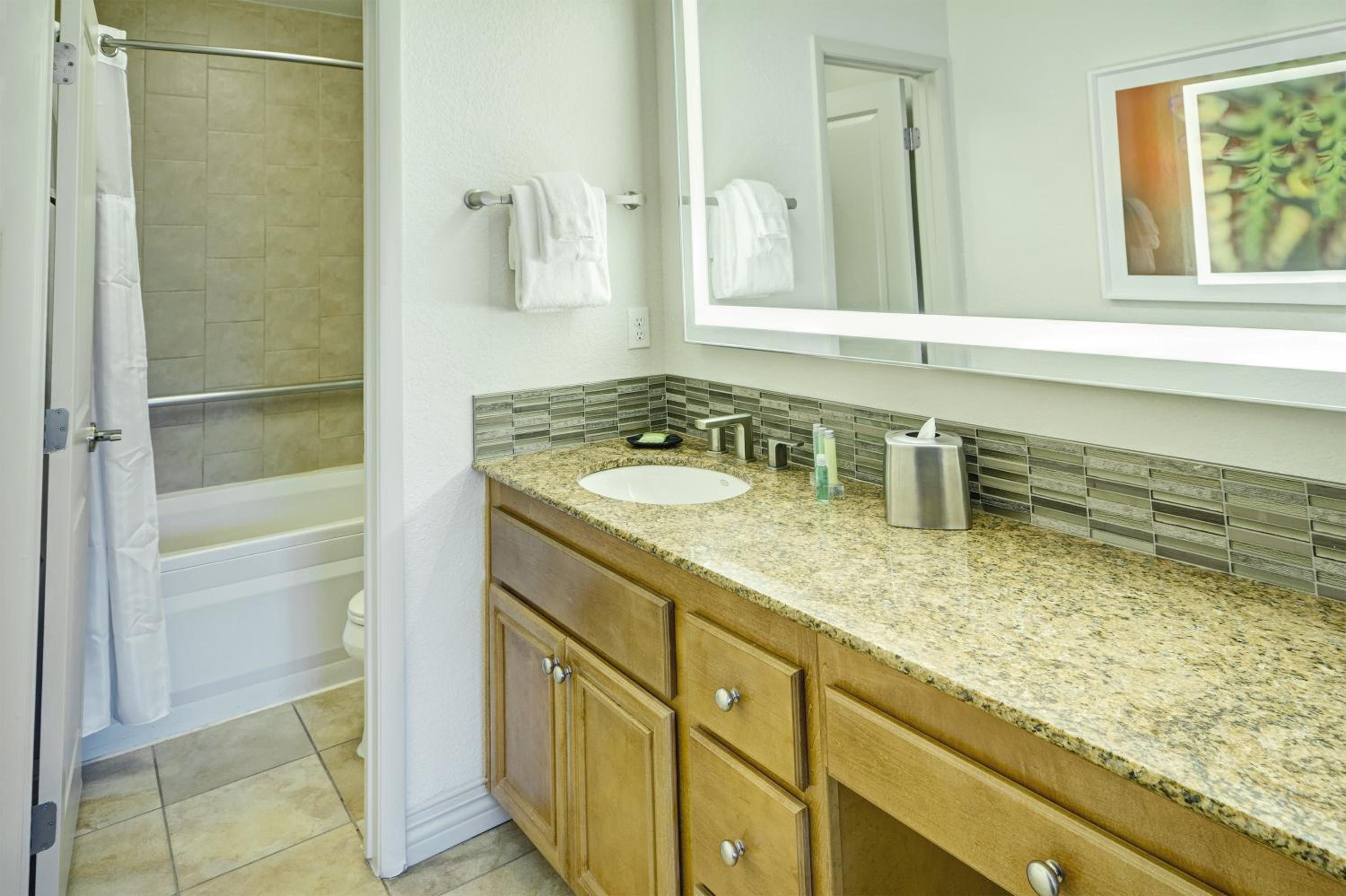 One-Bedroom Suite (No Resort Fees)