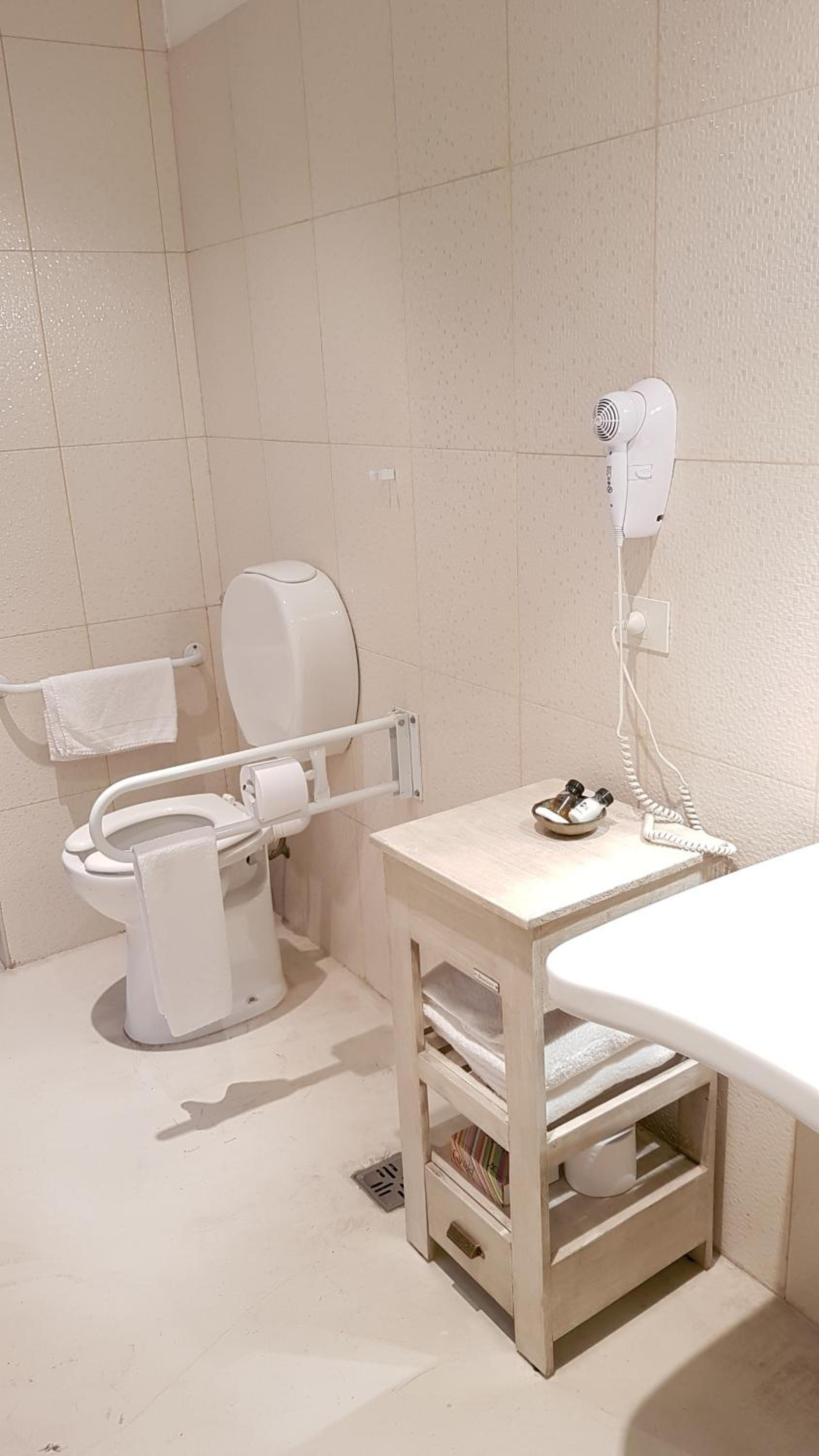Double or Twin Room - Disability Access photo 2