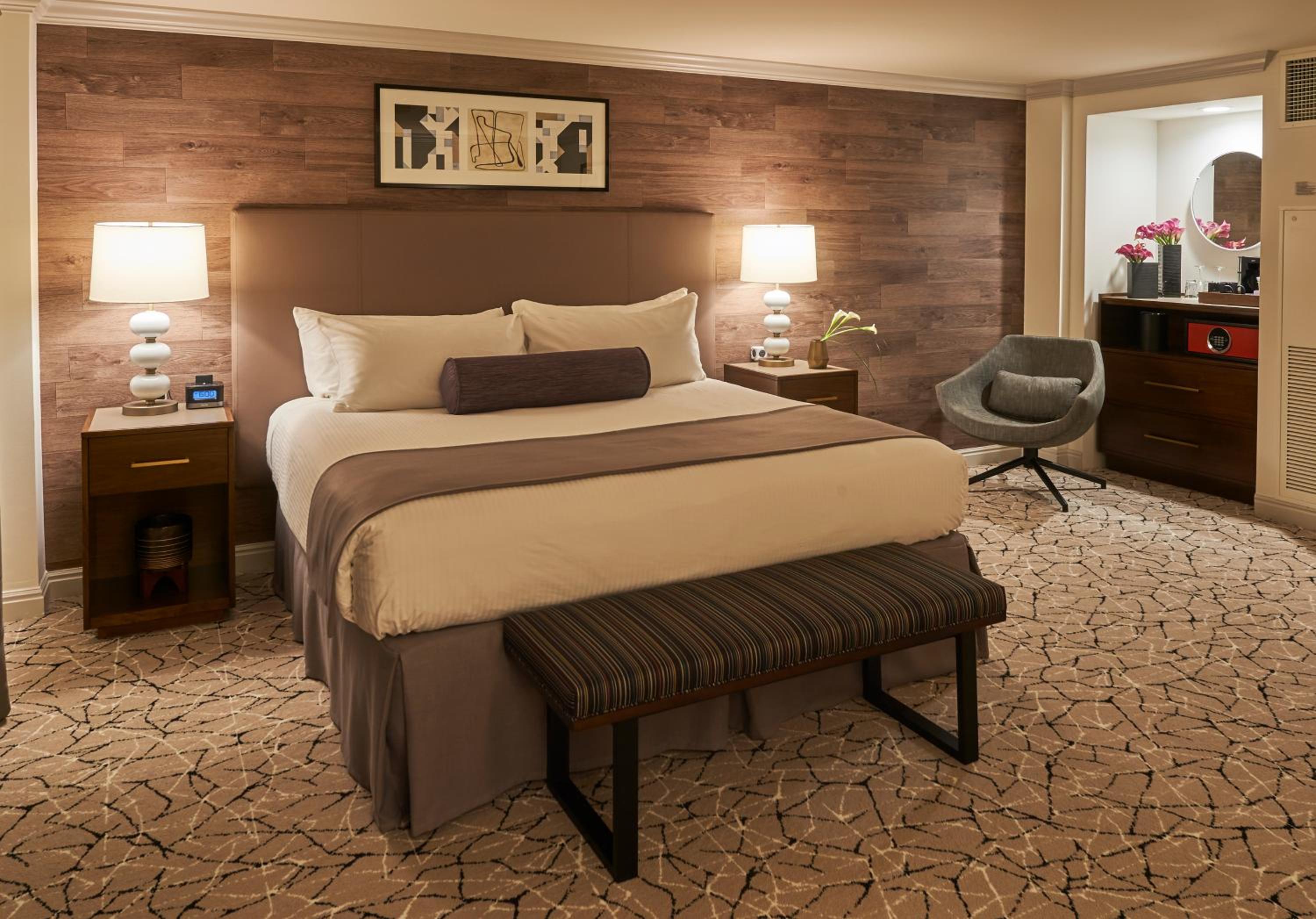 Deluxe King Room - Photo 1