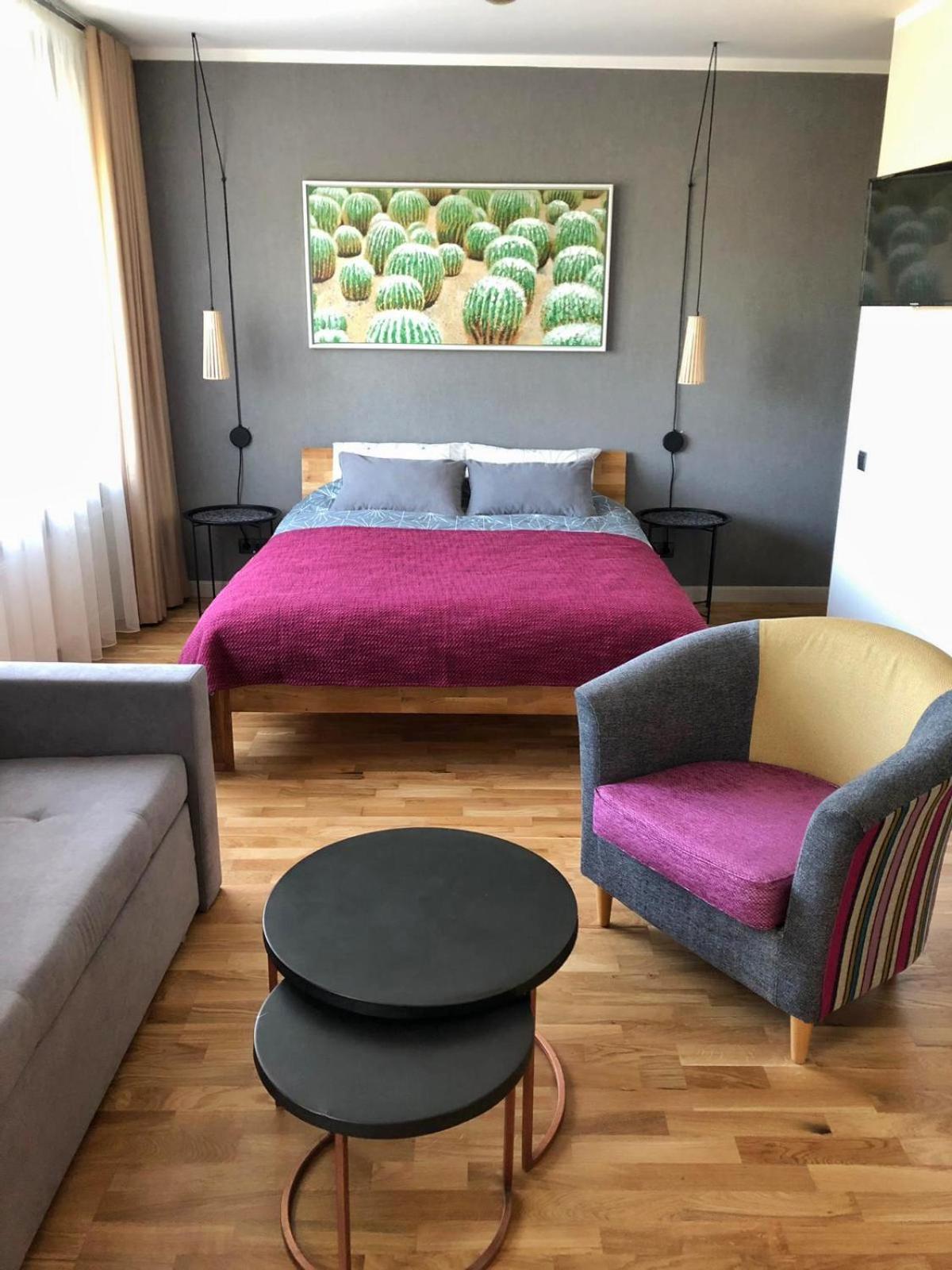 One-Bedroom Apartment - Photo 1