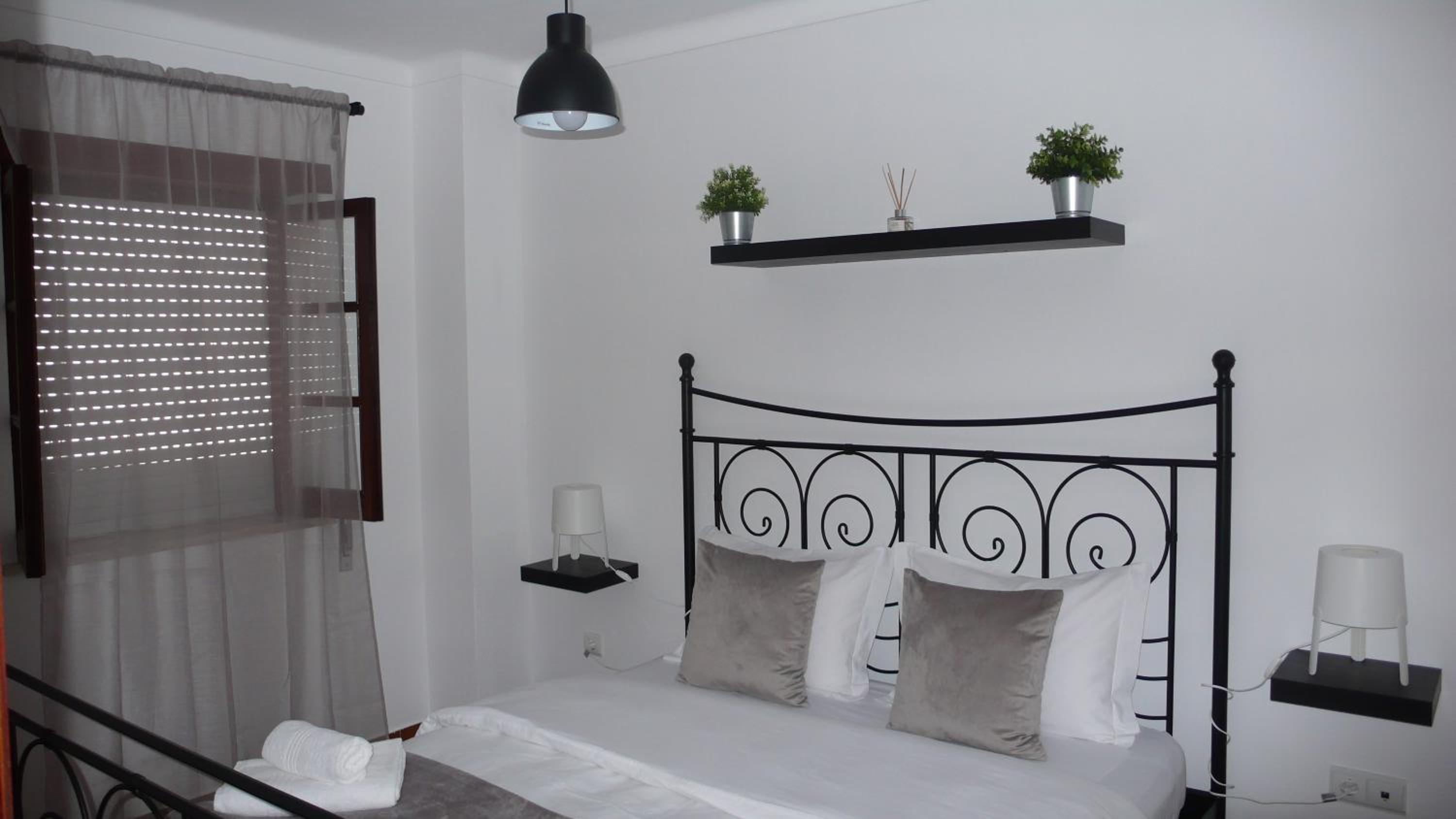 Double Room with Shared Bathroom photo 3
