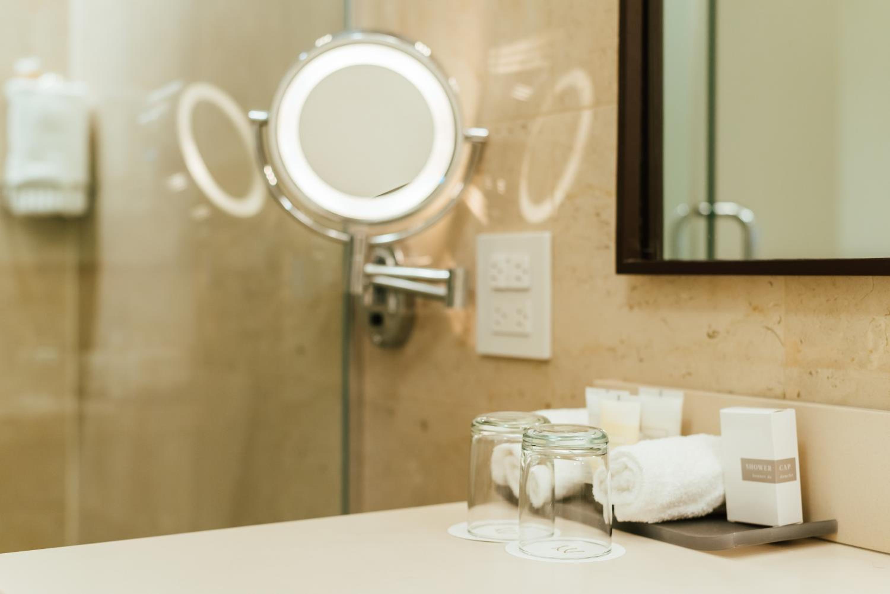 Executive King Suite - Photo 2