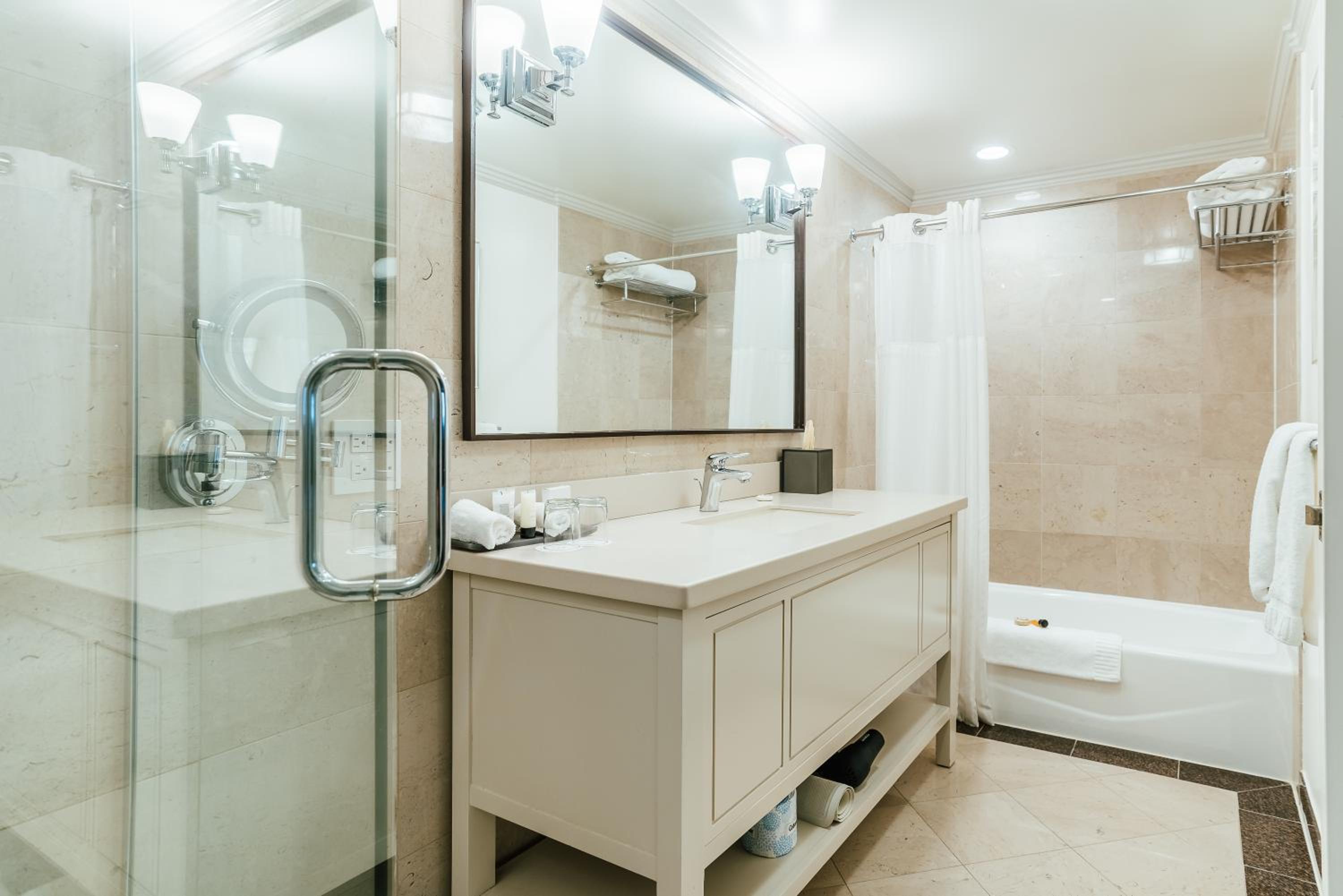 Executive King Suite - Photo 3