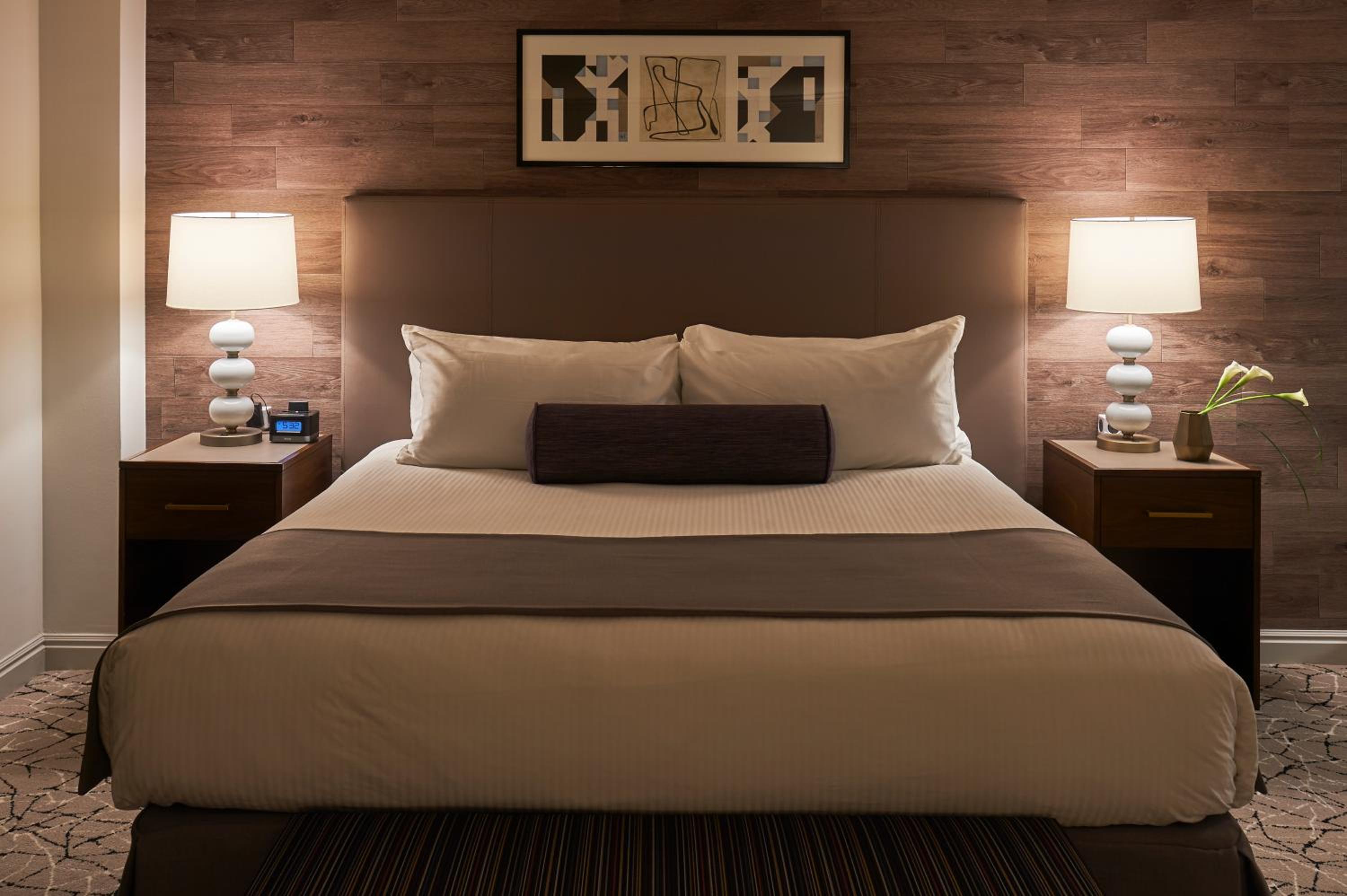 Executive Junior Suite with Balcony - Photo 4