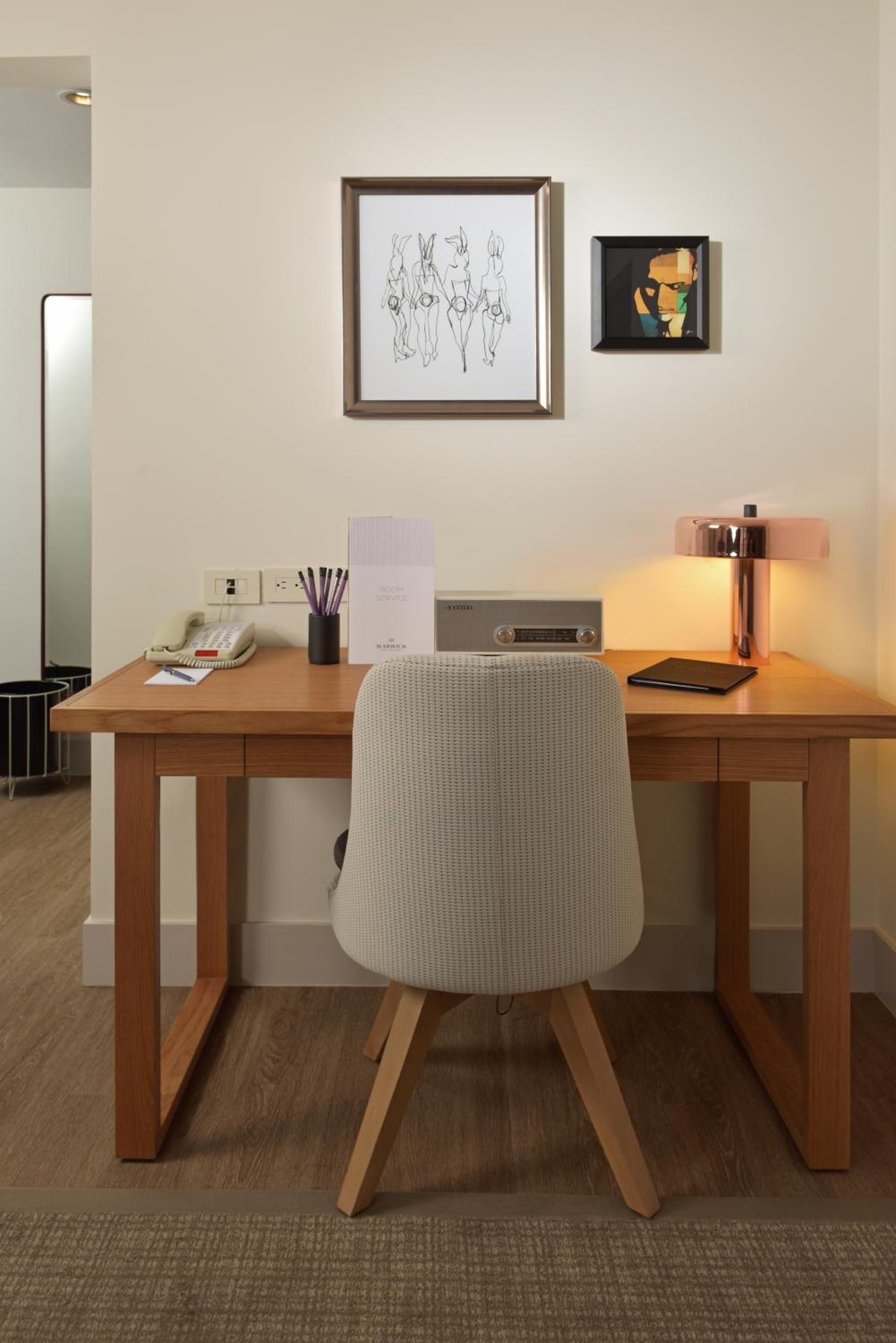 Executive Junior Suite with Balcony - Photo 2
