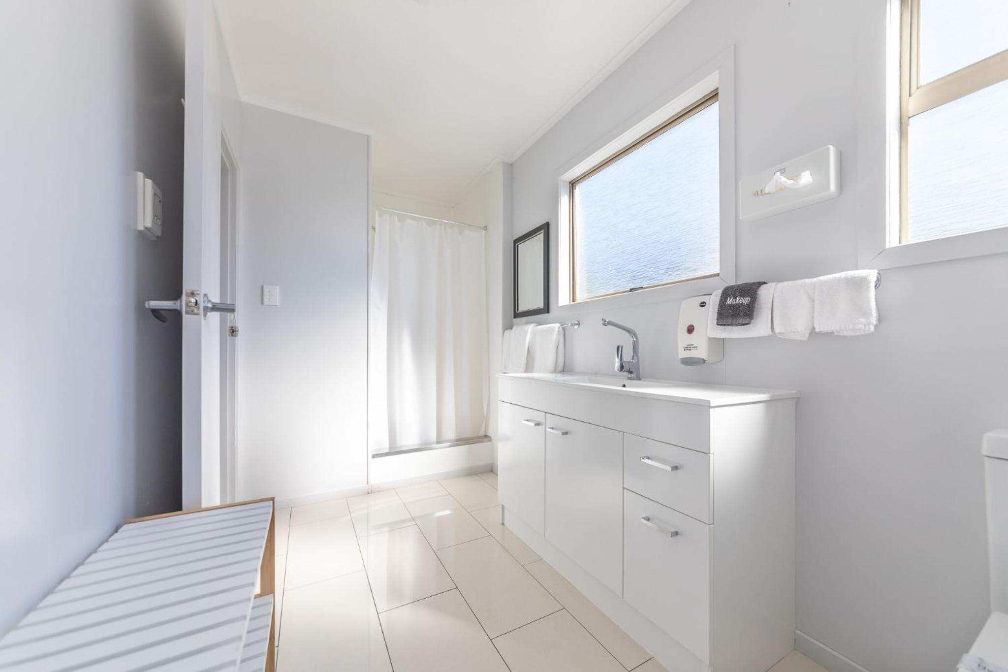 Studio with ensuite photo 2