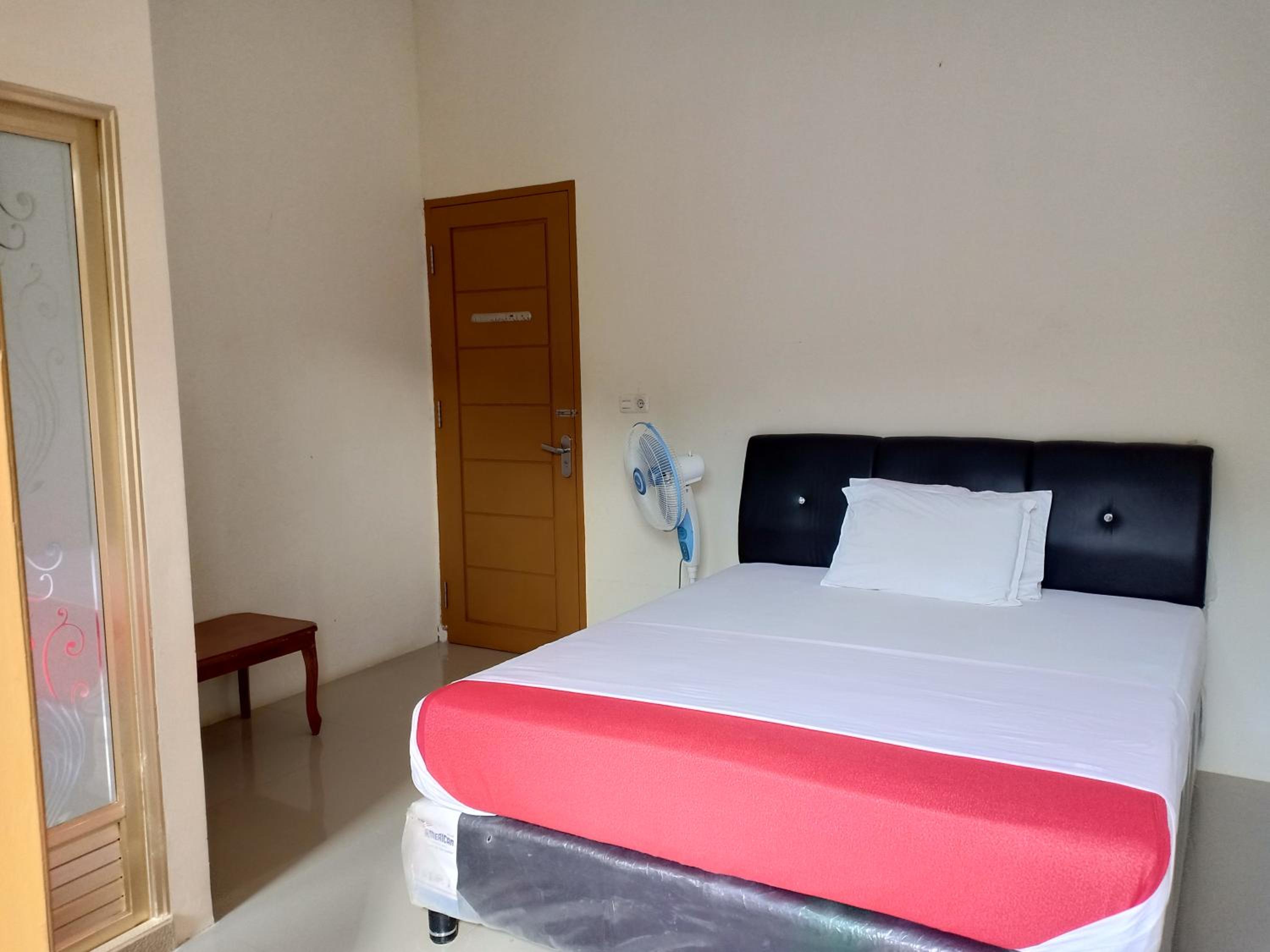 Double Room with Private Bathroom - Photo 1