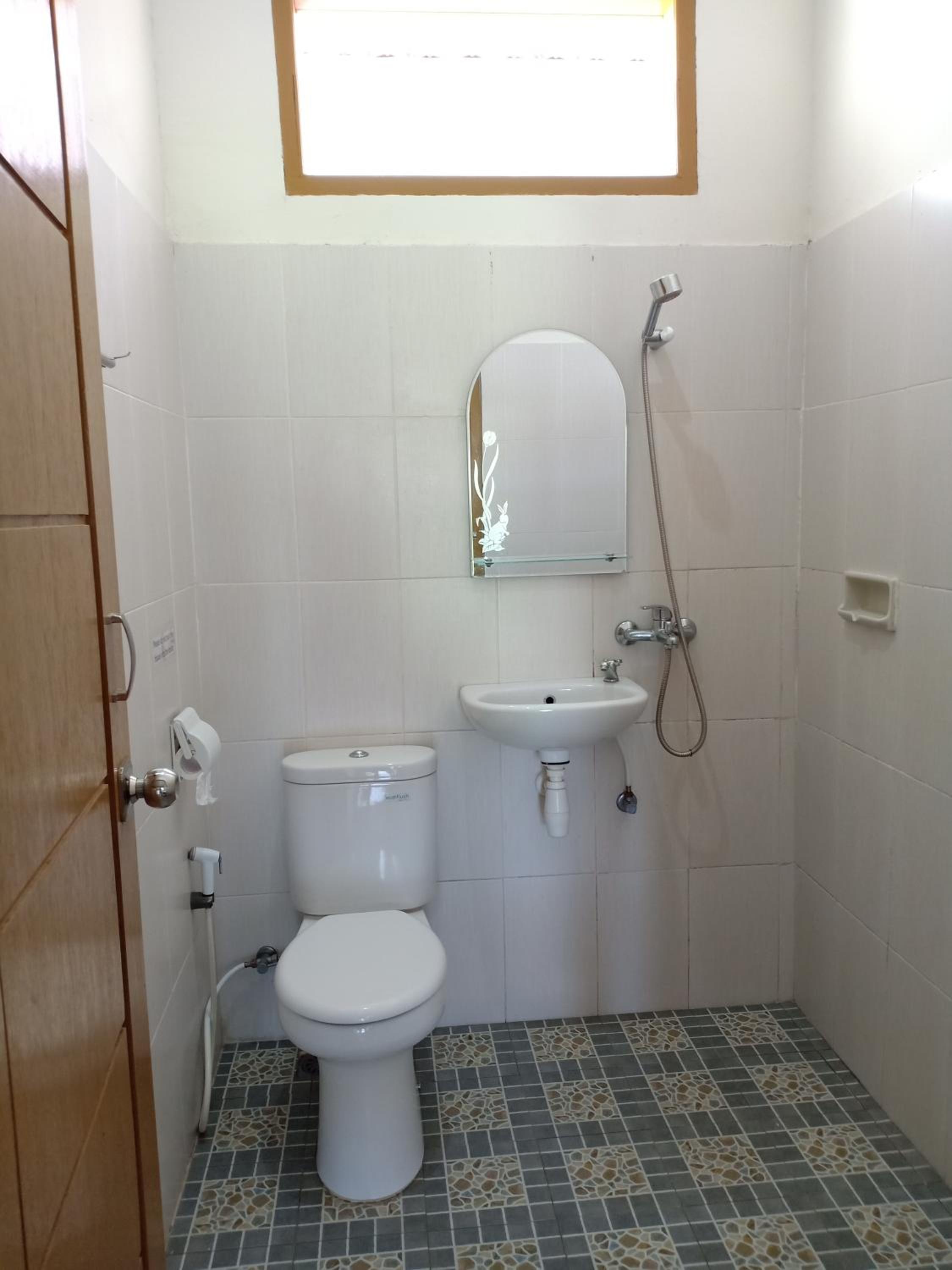 Double or Twin Room with Private Bathroom - Photo 4